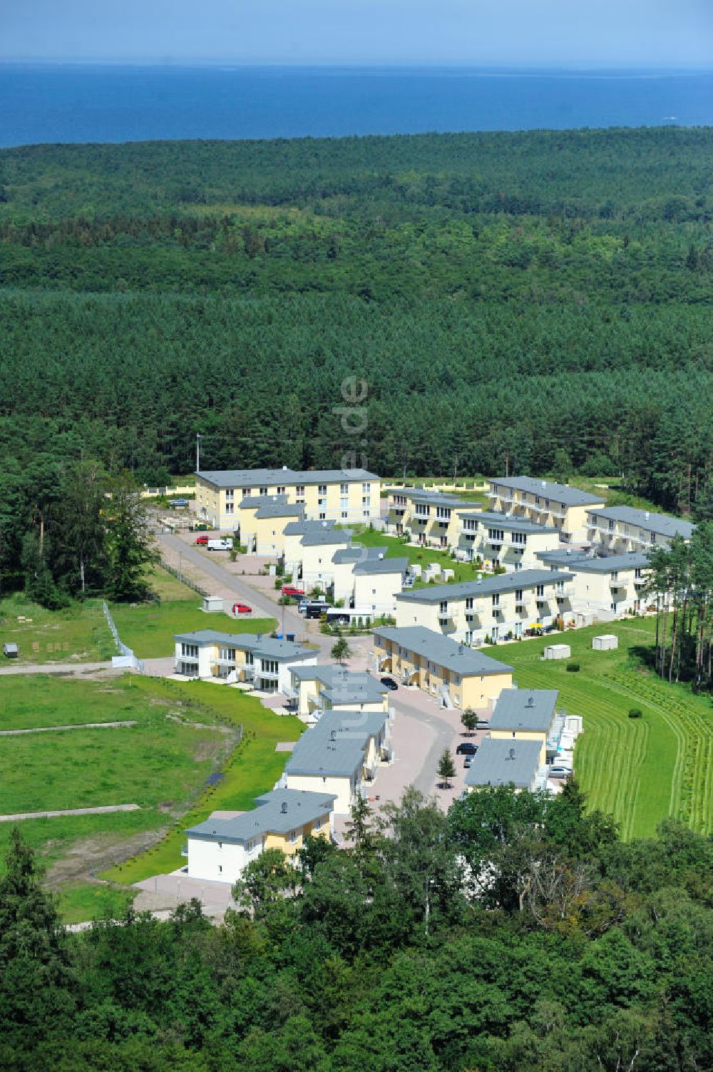 OSTSEEBAD GRAL-MÜRITZ von oben - Ferienwohnpark im Küstenwald der HAWO Bauträger KG in unmittelbarer Strandnähe im Ostseeheilbad Graal-Müritz