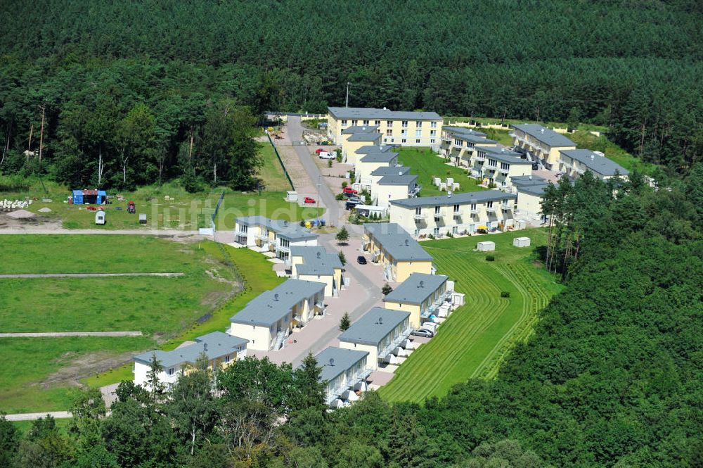 OSTSEEBAD GRAL-MÜRITZ aus der Vogelperspektive: Ferienwohnpark im Küstenwald der HAWO Bauträger KG in unmittelbarer Strandnähe im Ostseeheilbad Graal-Müritz