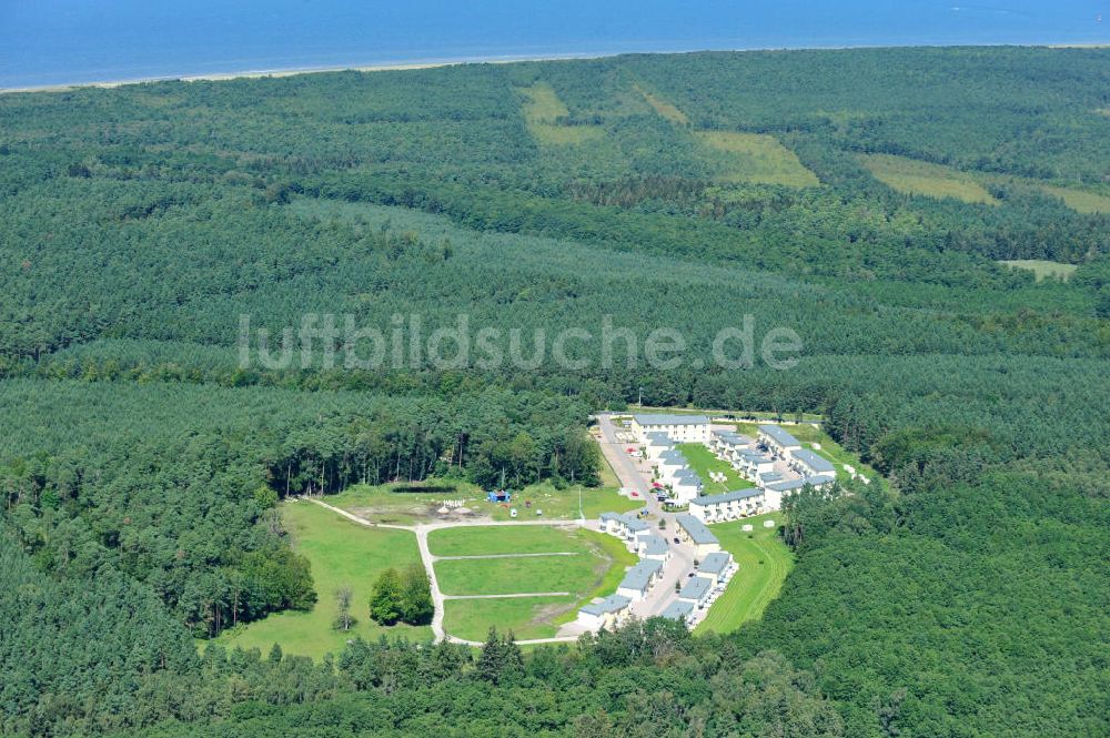 Luftaufnahme OSTSEEBAD GRAL-MÜRITZ - Ferienwohnpark im Küstenwald der HAWO Bauträger KG in unmittelbarer Strandnähe im Ostseeheilbad Graal-Müritz