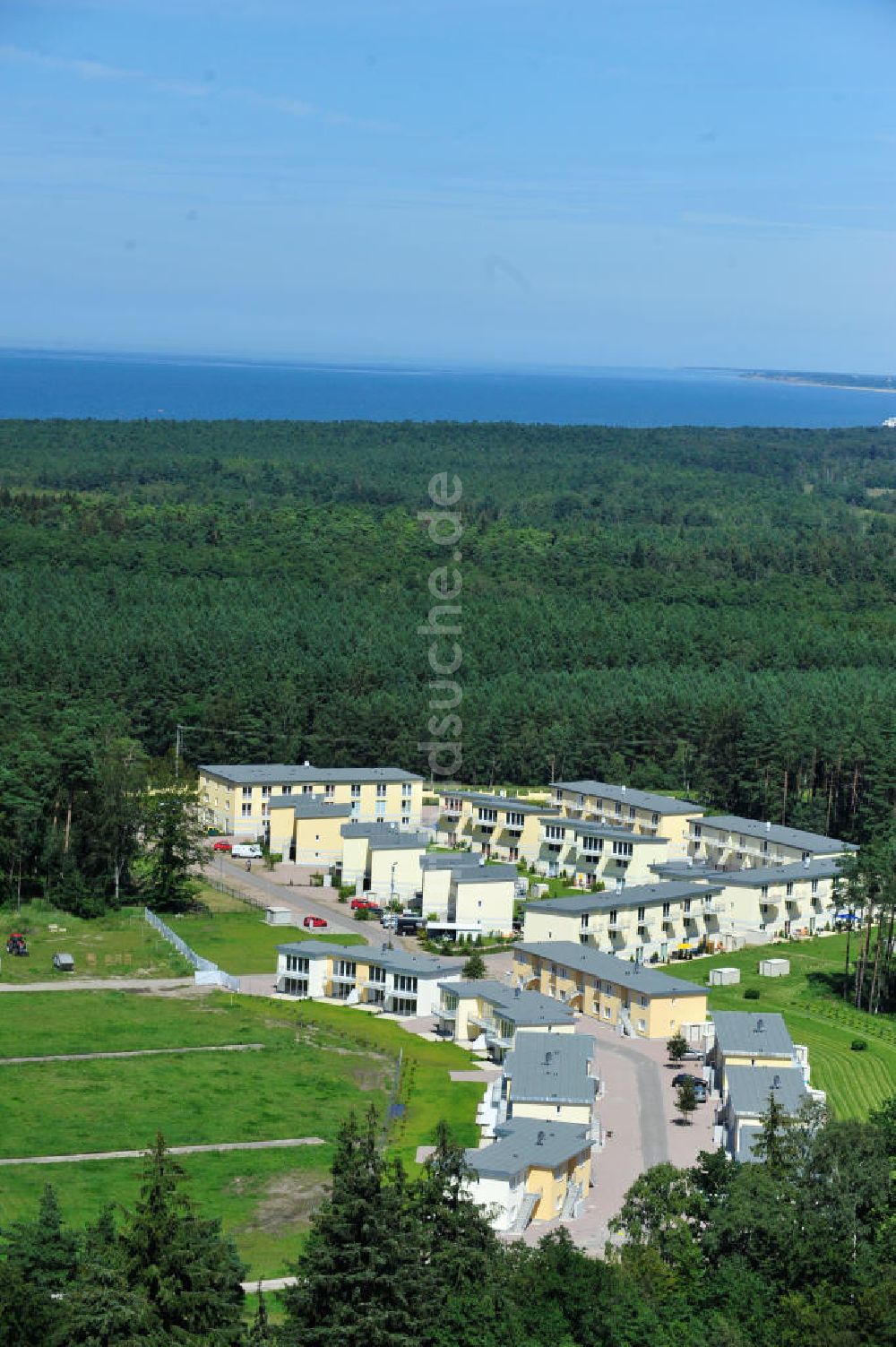 Luftaufnahme OSTSEEBAD GRAL-MÜRITZ - Ferienwohnpark im Küstenwald der HAWO Bauträger KG in unmittelbarer Strandnähe im Ostseeheilbad Graal-Müritz