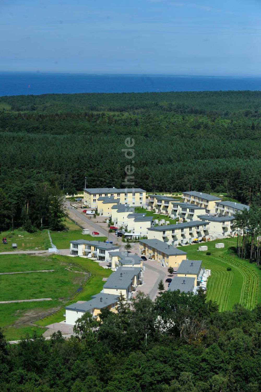 OSTSEEBAD GRAL-MÜRITZ aus der Vogelperspektive: Ferienwohnpark im Küstenwald der HAWO Bauträger KG in unmittelbarer Strandnähe im Ostseeheilbad Graal-Müritz