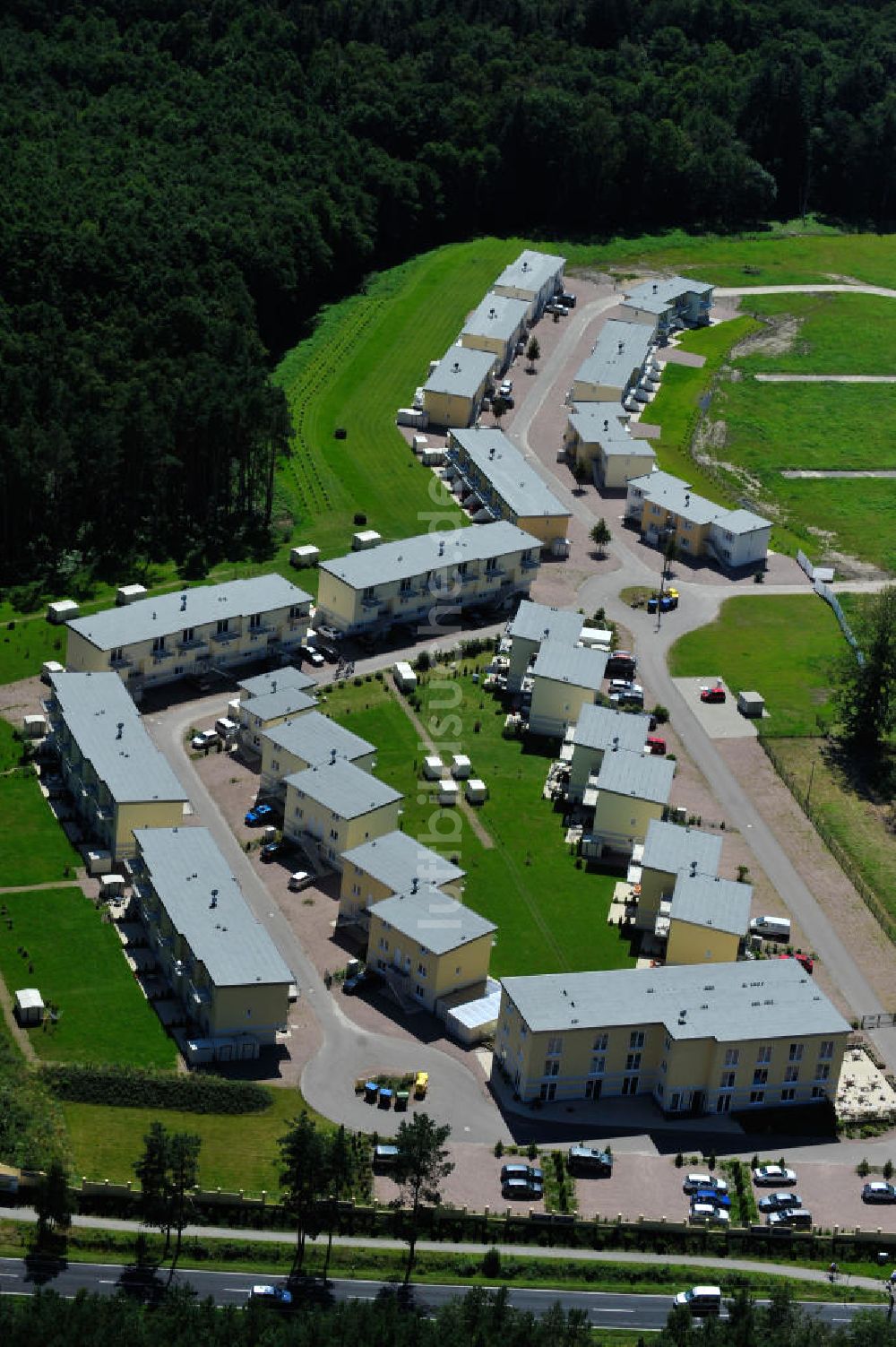 Luftaufnahme OSTSEEBAD GRAL-MÜRITZ - Ferienwohnpark im Küstenwald der HAWO Bauträger KG in unmittelbarer Strandnähe im Ostseeheilbad Graal-Müritz