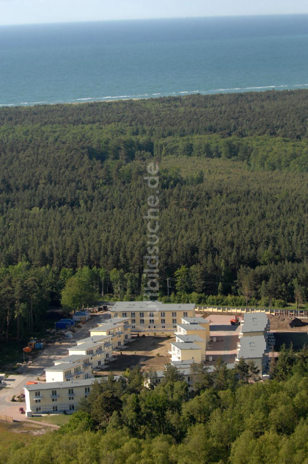 Graal-Müritz von oben - Ferienwohnpark im Küstenwald der HAWO Bauträger KG in unmittelbarer Strandnähe im Ostseeheilbad Graal-Müritz