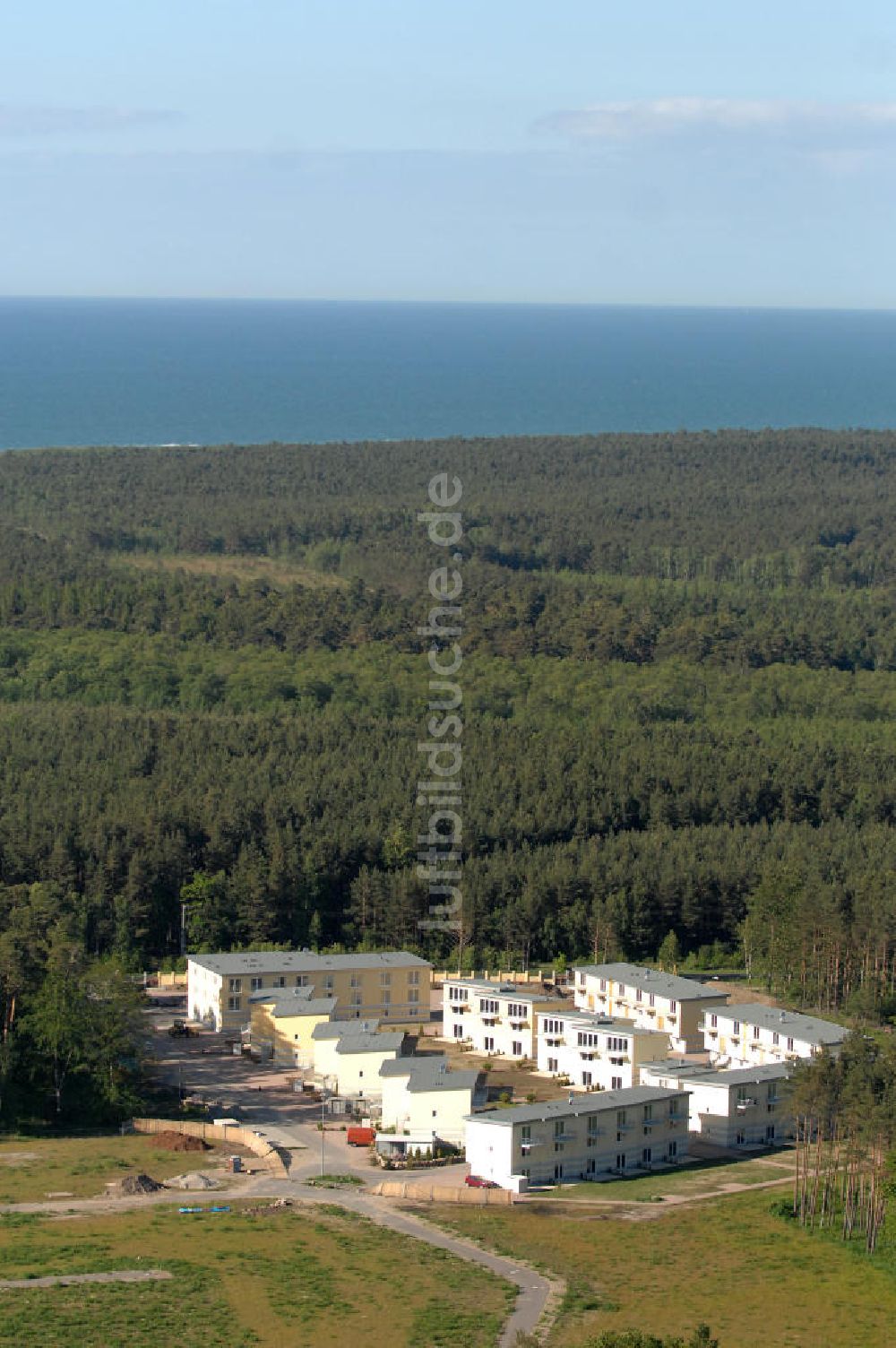 Graal-Müritz von oben - Ferienwohnpark im Küstenwald der HAWO Bauträger KG in unmittelbarer Strandnähe im Ostseeheilbad Graal-Müritz