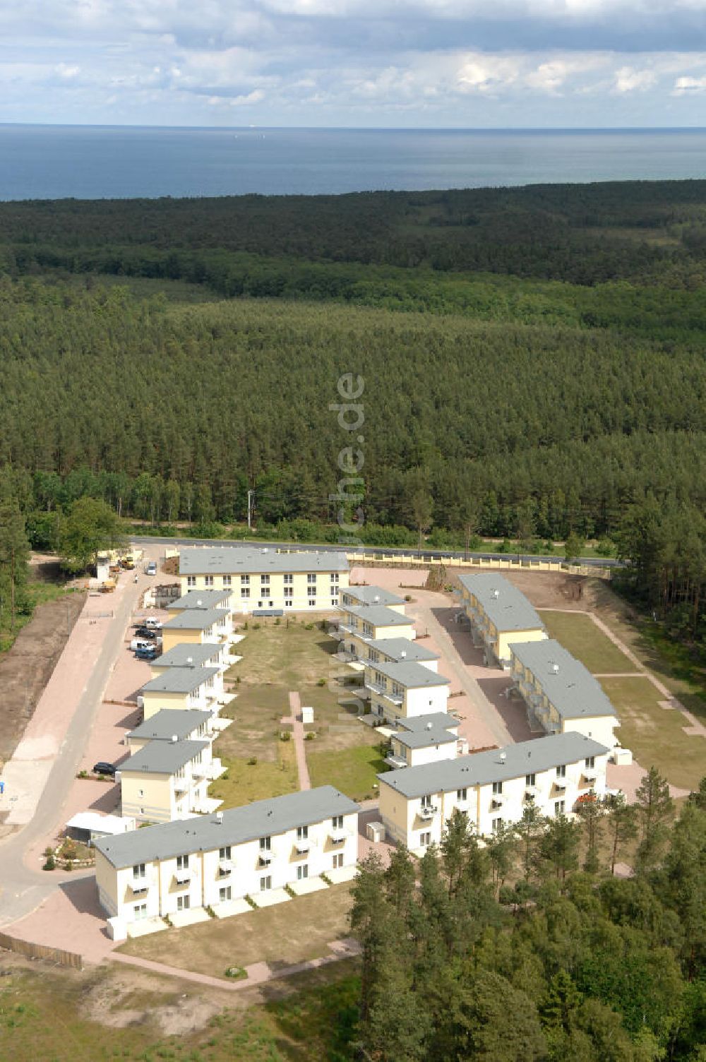 Luftbild Ostseebad Graal-Müritz - Ferienwohnpark im Küstenwald der HAWO Bauträger KG in unmittelbarer Strandnähe im Ostseeheilbad Graal-Müritz