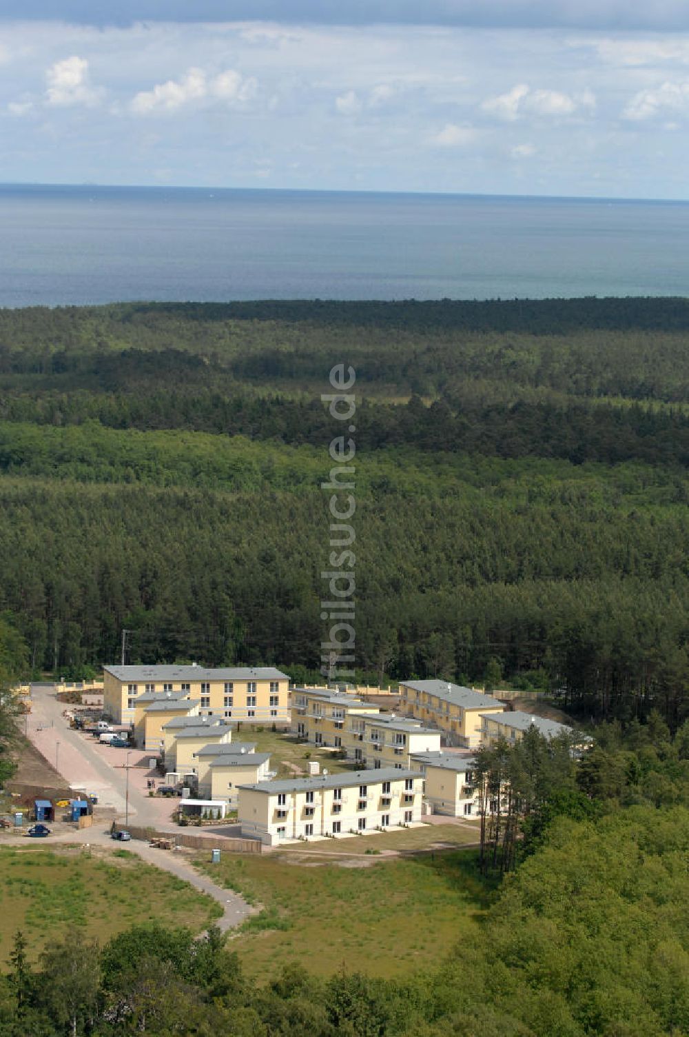 Luftbild Ostseebad Graal-Müritz - Ferienwohnpark im Küstenwald der HAWO Bauträger KG in unmittelbarer Strandnähe im Ostseeheilbad Graal-Müritz