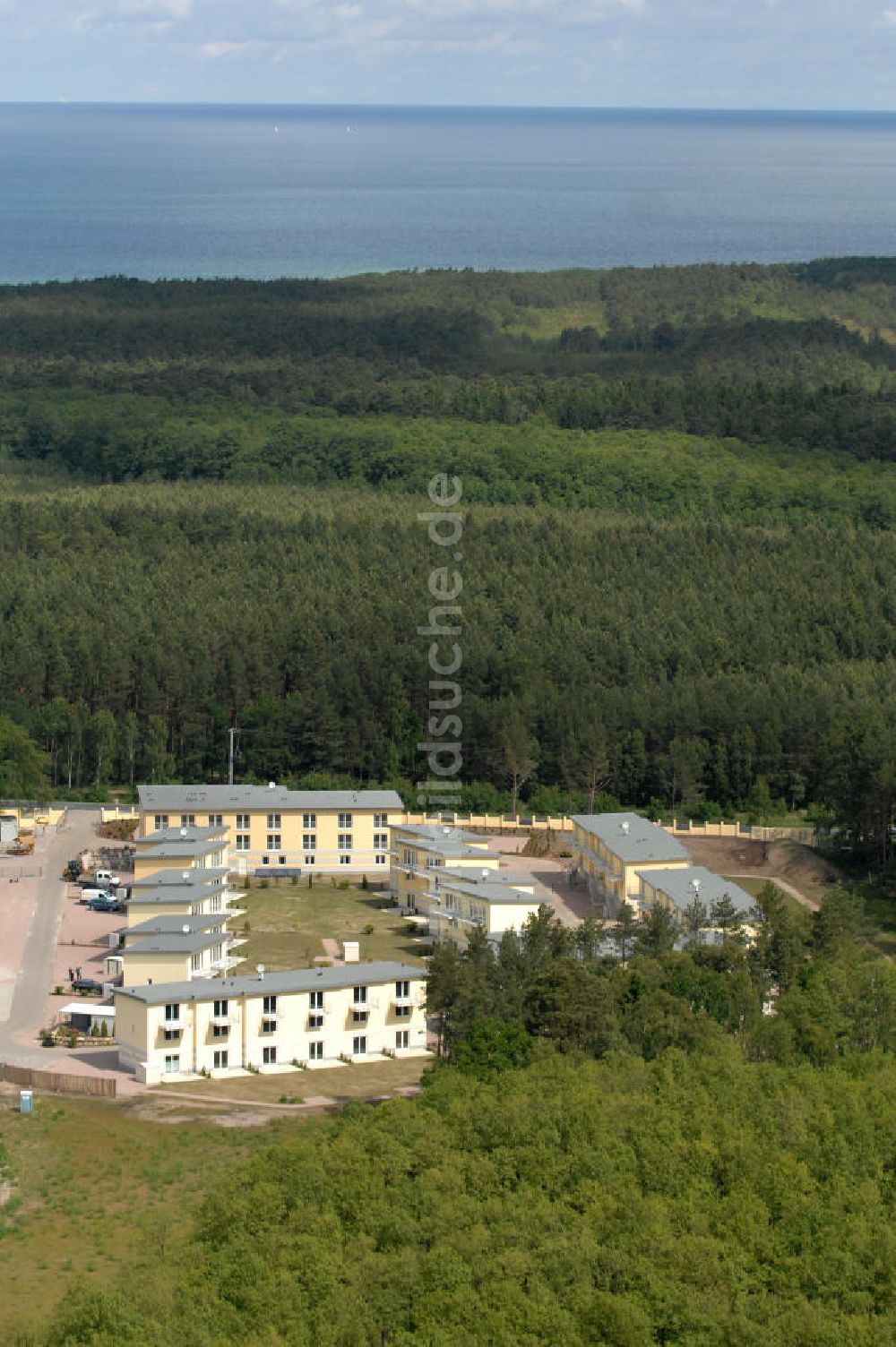 Luftbild Ostseebad Graal-Müritz - Ferienwohnpark im Küstenwald der HAWO Bauträger KG in unmittelbarer Strandnähe im Ostseeheilbad Graal-Müritz