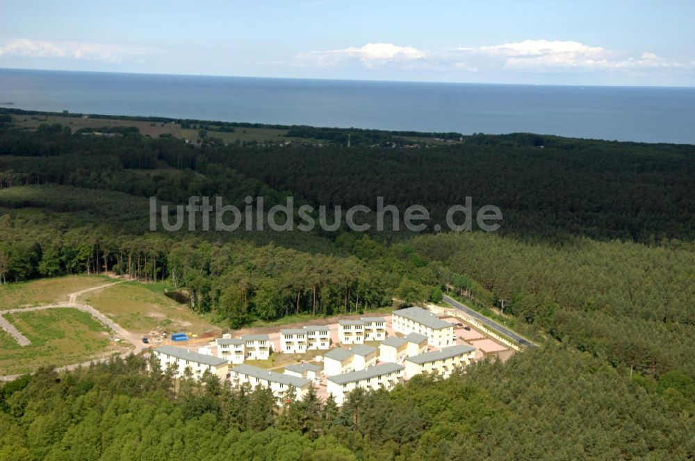 Luftbild Ostseebad Graal-Müritz - Ferienwohnpark im Küstenwald der HAWO Bauträger KG in unmittelbarer Strandnähe im Ostseeheilbad Graal-Müritz