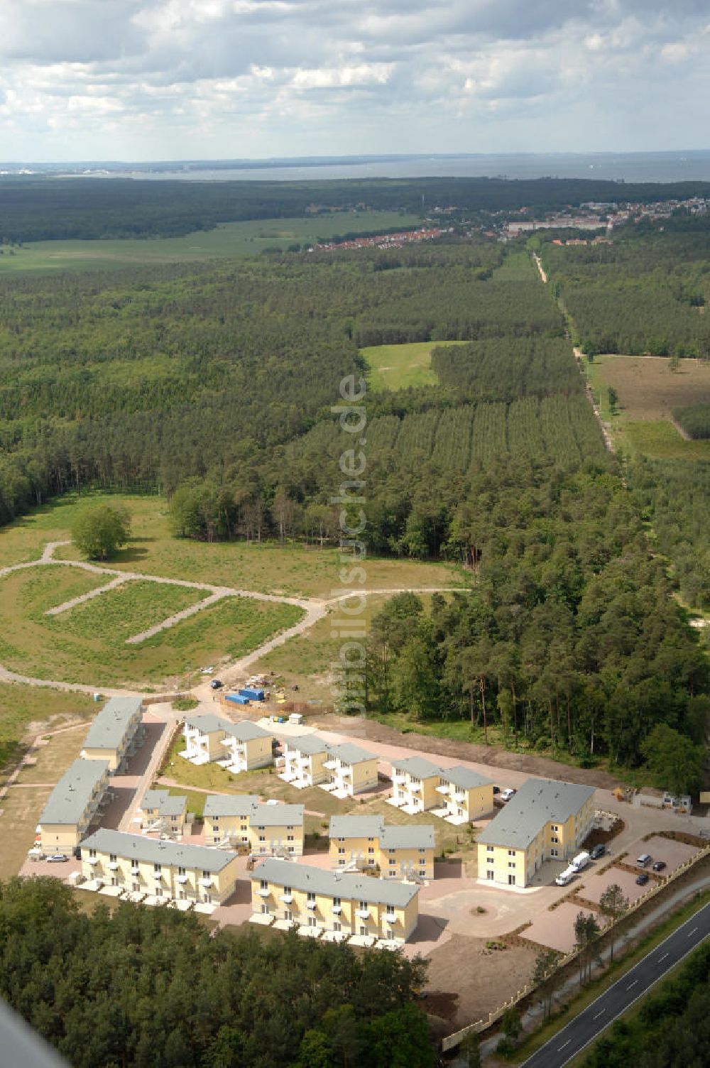 Luftaufnahme Ostseebad Graal-Müritz - Ferienwohnpark im Küstenwald der HAWO Bauträger KG in unmittelbarer Strandnähe im Ostseeheilbad Graal-Müritz