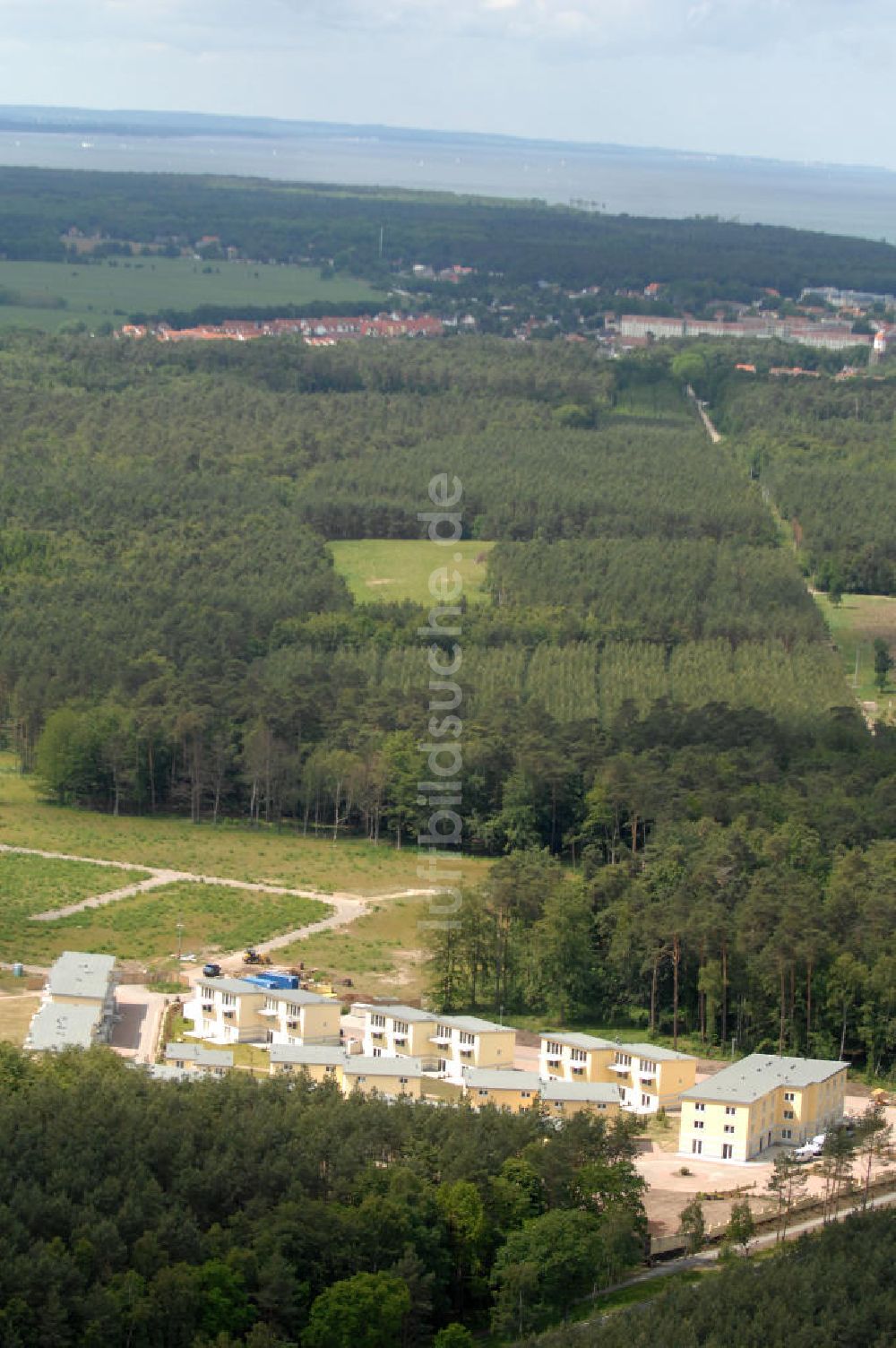 Luftbild Ostseebad Graal-Müritz - Ferienwohnpark im Küstenwald der HAWO Bauträger KG in unmittelbarer Strandnähe im Ostseeheilbad Graal-Müritz