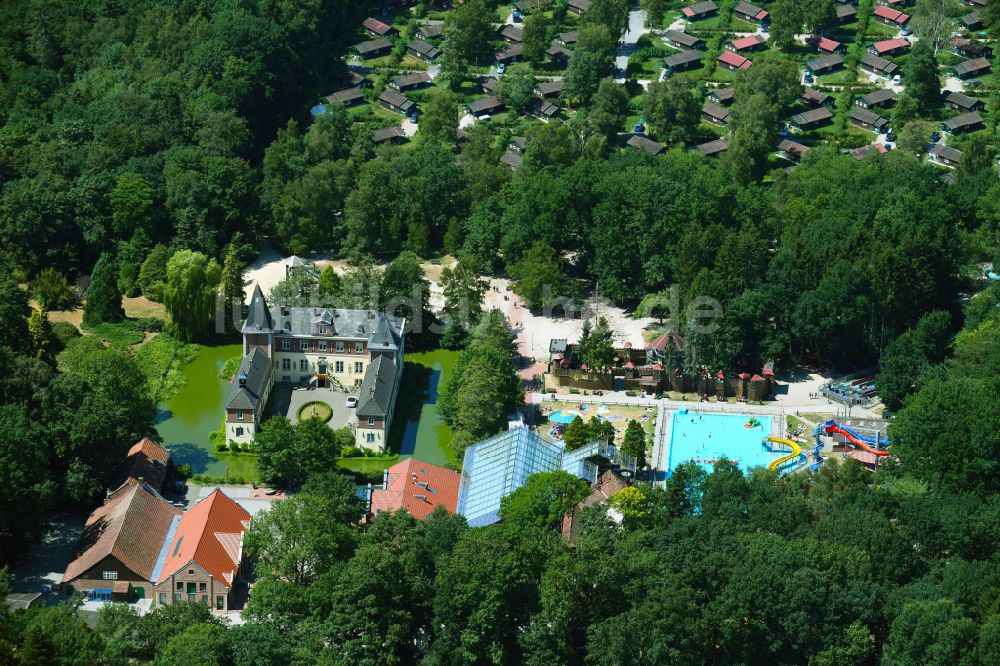 Haren (Ems) aus der Vogelperspektive: Ferienzentrum Schloss Dankern am Dankernsee in Haren (Ems) im Bundesland Niedersachsen, Deutschland