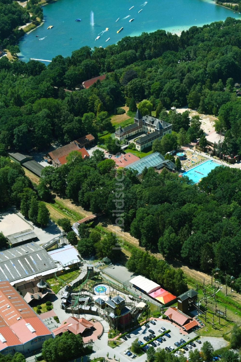 Haren (Ems) von oben - Ferienzentrum Schloss Dankern am Dankernsee in Haren (Ems) im Bundesland Niedersachsen, Deutschland