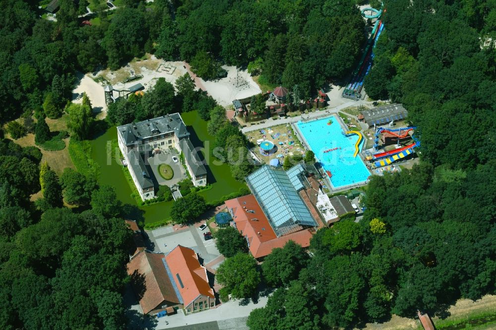 Haren (Ems) aus der Vogelperspektive: Ferienzentrum Schloss Dankern am Dankernsee in Haren (Ems) im Bundesland Niedersachsen, Deutschland