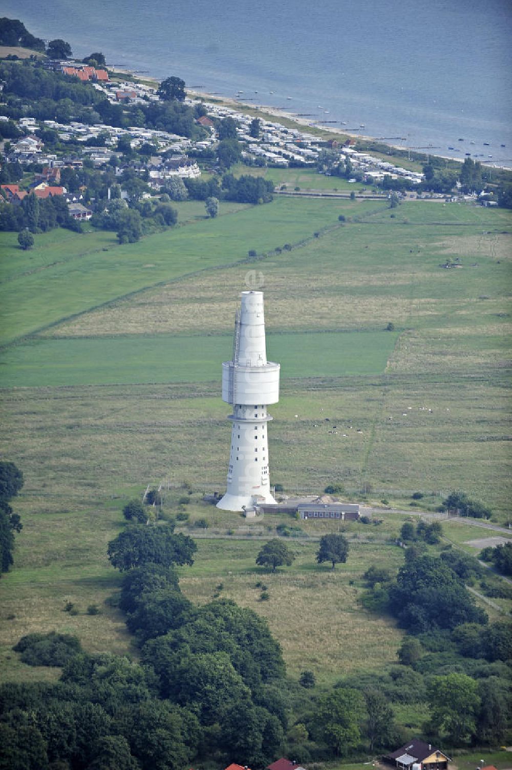 Neustadt aus der Vogelperspektive: Fernmeldesektorturm M bei Neustadt