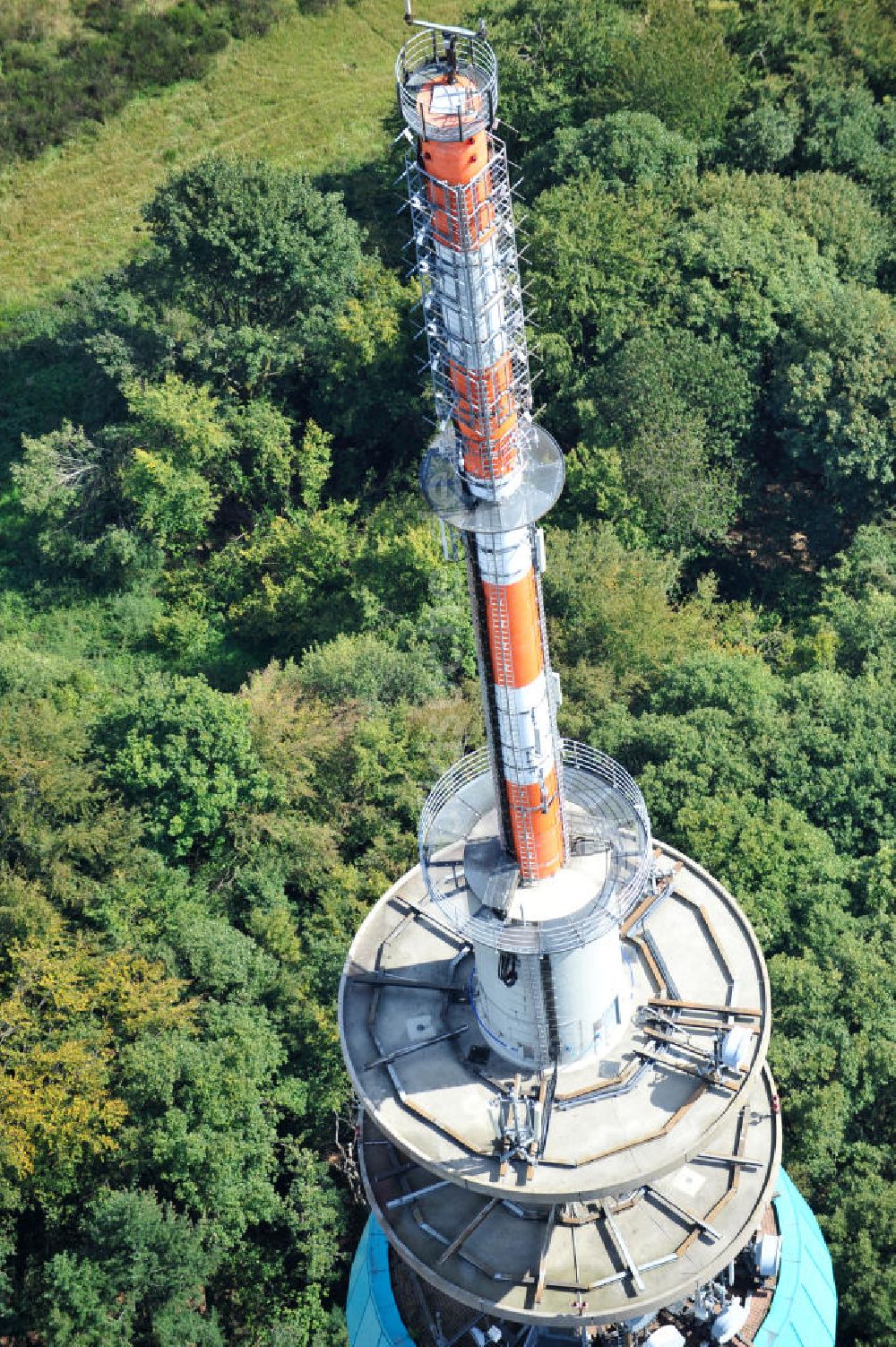 EßWEILER aus der Vogelperspektive: Fernmeldeturm Bornberg auf dem Bornberg bei Eßweiler im Nordpfälzer Bergland