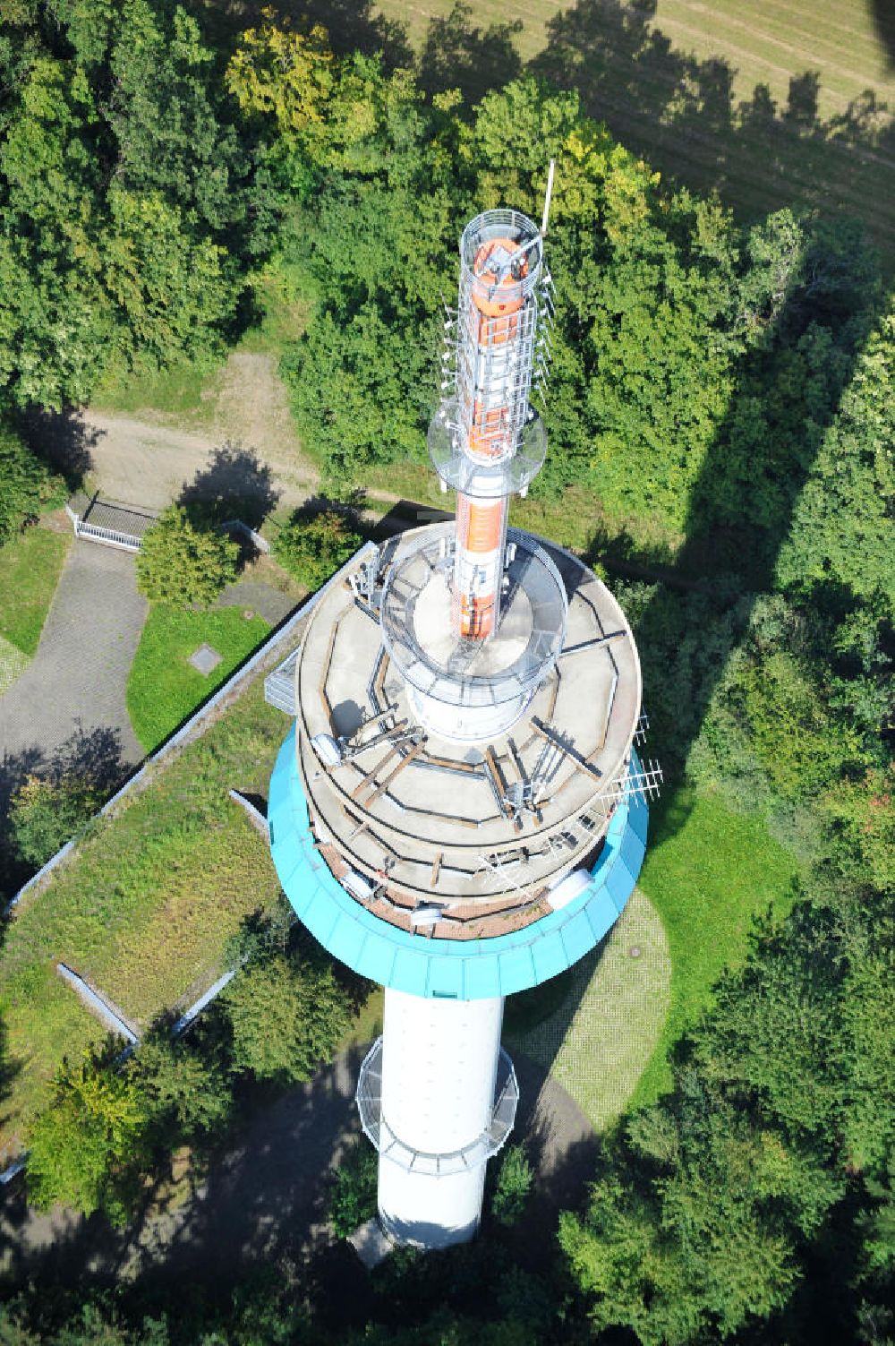 EßWEILER aus der Vogelperspektive: Fernmeldeturm Bornberg auf dem Bornberg bei Eßweiler im Nordpfälzer Bergland