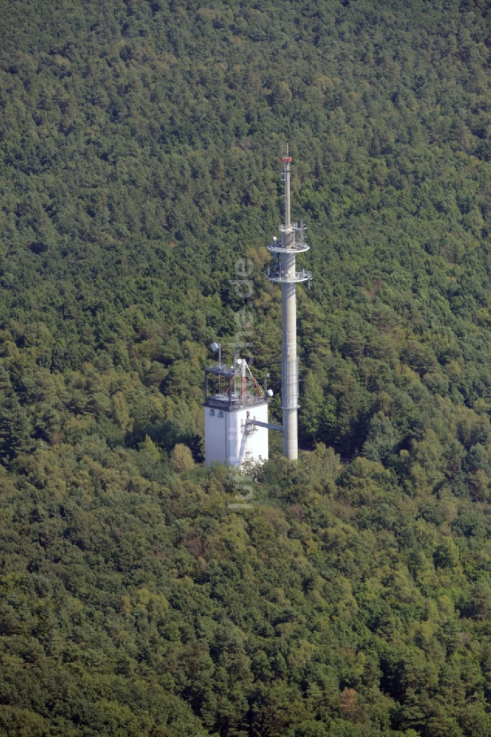 Luftbild Rauen - Fernmeldeturm der Deutschen Funkturm in den Rauener Bergen in Rauen im Bundesland Brandenburg