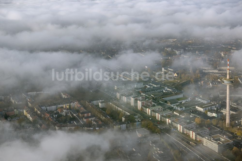 Luftbild Essen - Fernmeldeturm Essen und ETEC GmbH eingehüllt von Nebel- Schwaden und Herbst Wetter Wolken im Bundesland Nordrhein-Westfalen