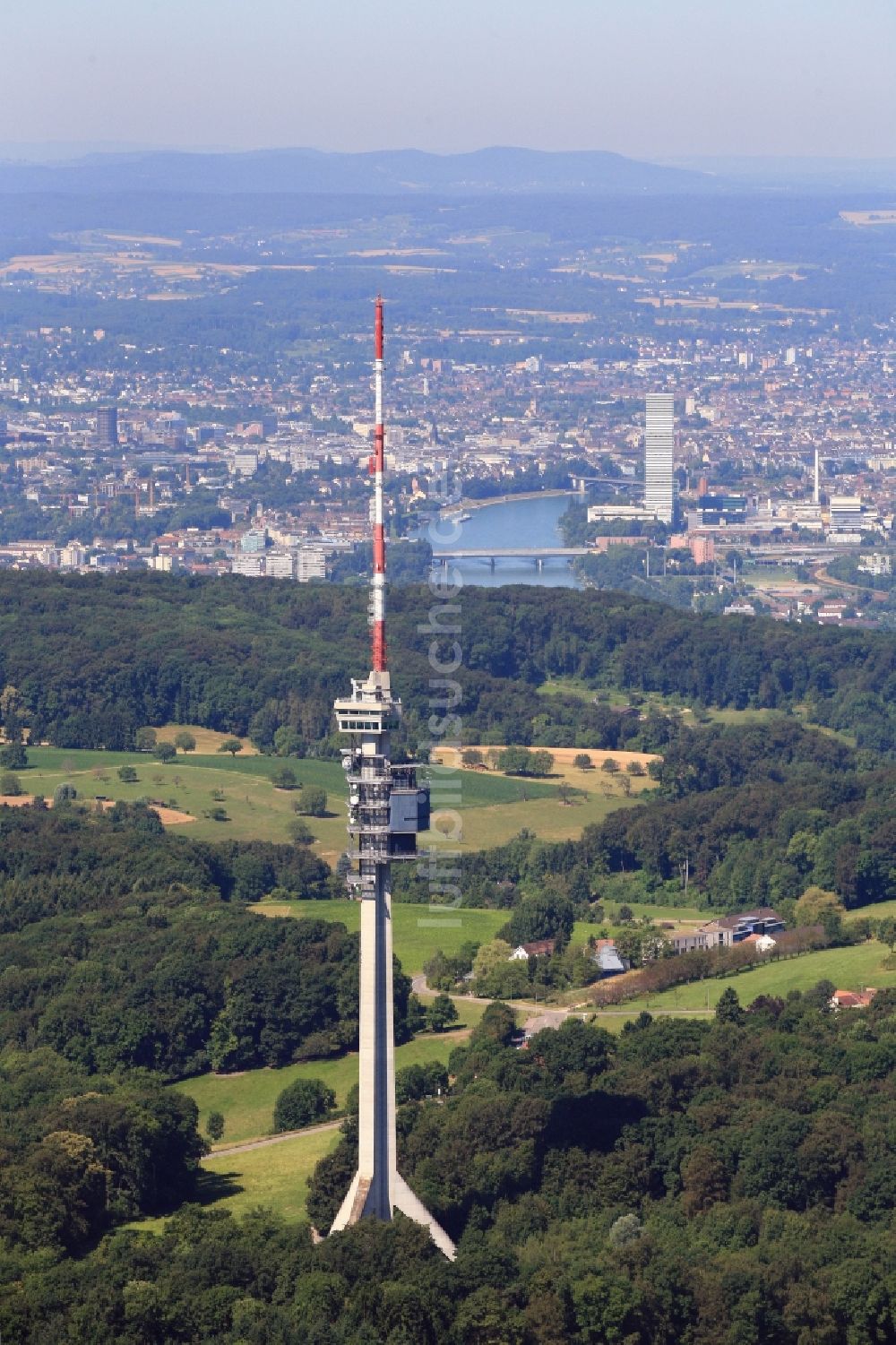 Luftaufnahme Basel - Fernmeldeturm und Fernsehturm in Basel in Schweiz