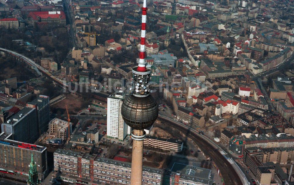 Luftbild Berlin - Fernmeldeturm und Fernsehturm in Berlin