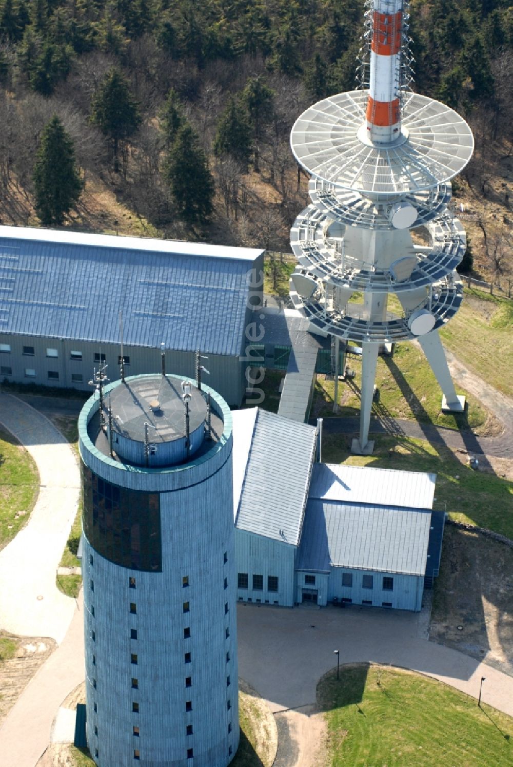 Kurort Brotterode aus der Vogelperspektive: Fernmeldeturm und Fernsehturm in Brotterode im Bundesland Thüringen