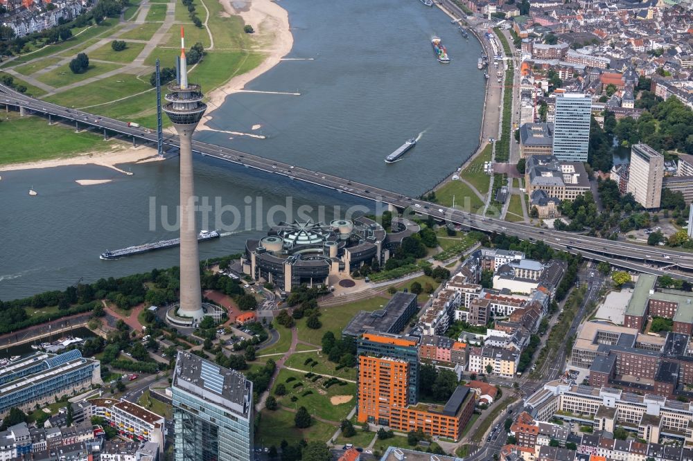 Düsseldorf aus der Vogelperspektive: Fernmeldeturm und Fernsehturm in Düsseldorf im Bundesland Nordrhein-Westfalen, Deutschland
