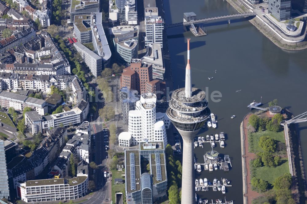 Düsseldorf von oben - Fernmeldeturm und Fernsehturm in Düsseldorf im Bundesland Nordrhein-Westfalen, Deutschland