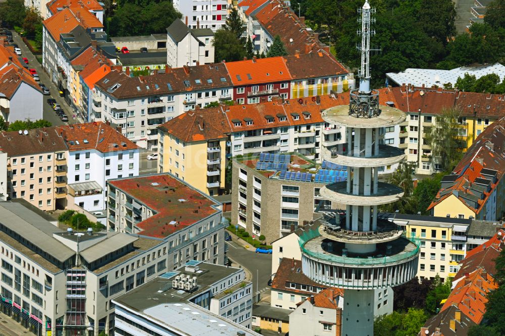 Hannover aus der Vogelperspektive: Fernmeldeturm und Fernsehturm in Hannover im Bundesland Niedersachsen, Deutschland