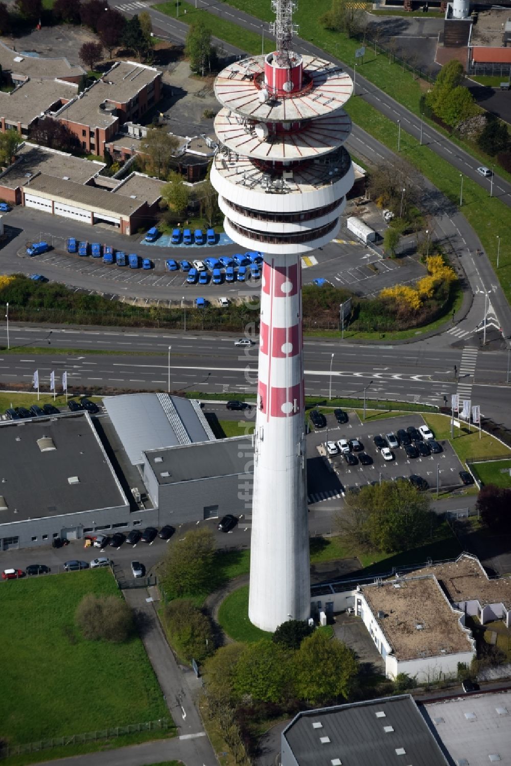 Lille von oben - Fernmeldeturm und Fernsehturm in Lille in Nord-Pas-de-Calais Picardie, Frankreich