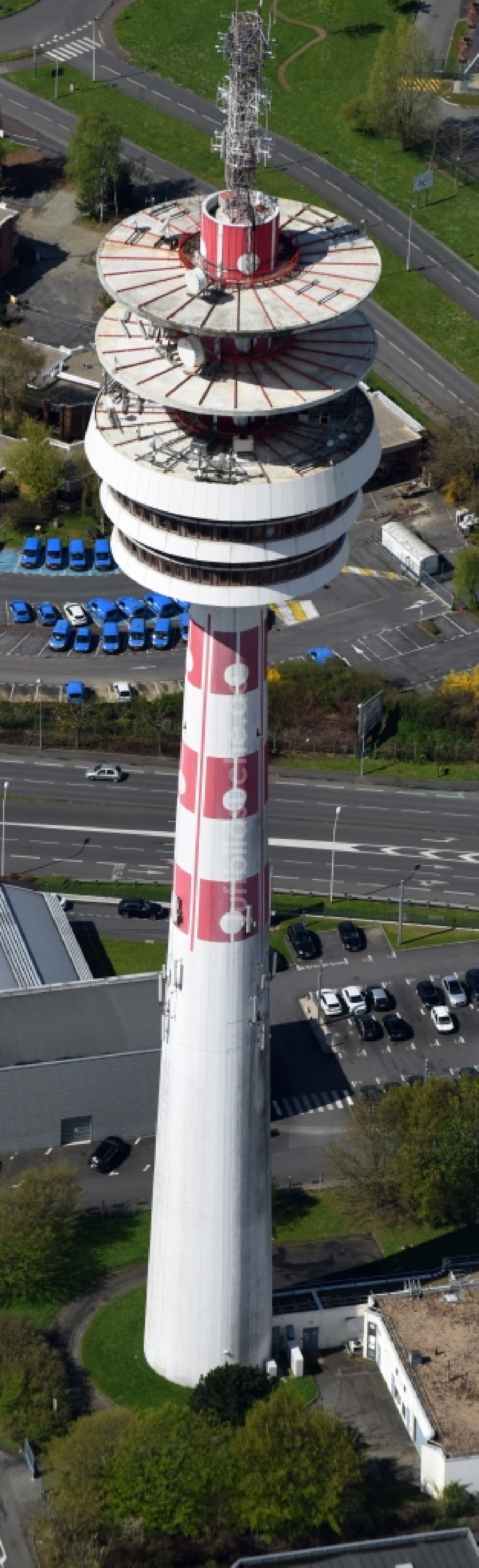 Lille aus der Vogelperspektive: Fernmeldeturm und Fernsehturm in Lille in Nord-Pas-de-Calais Picardie, Frankreich