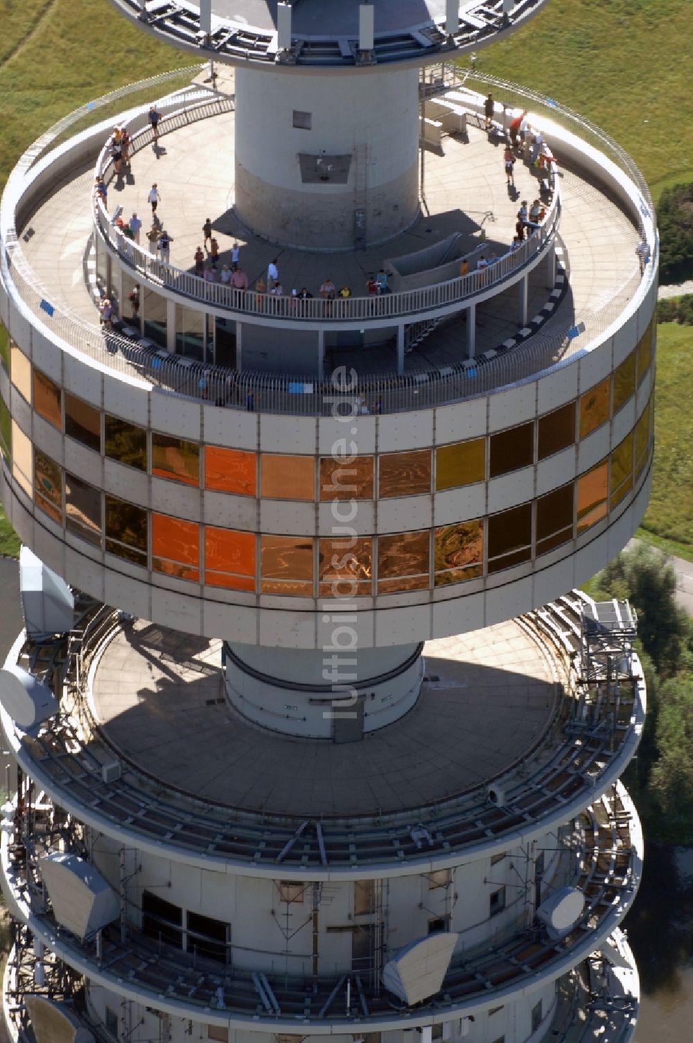 Luftaufnahme München - Fernmeldeturm und Fernsehturm in München im Bundesland Bayern, Deutschland