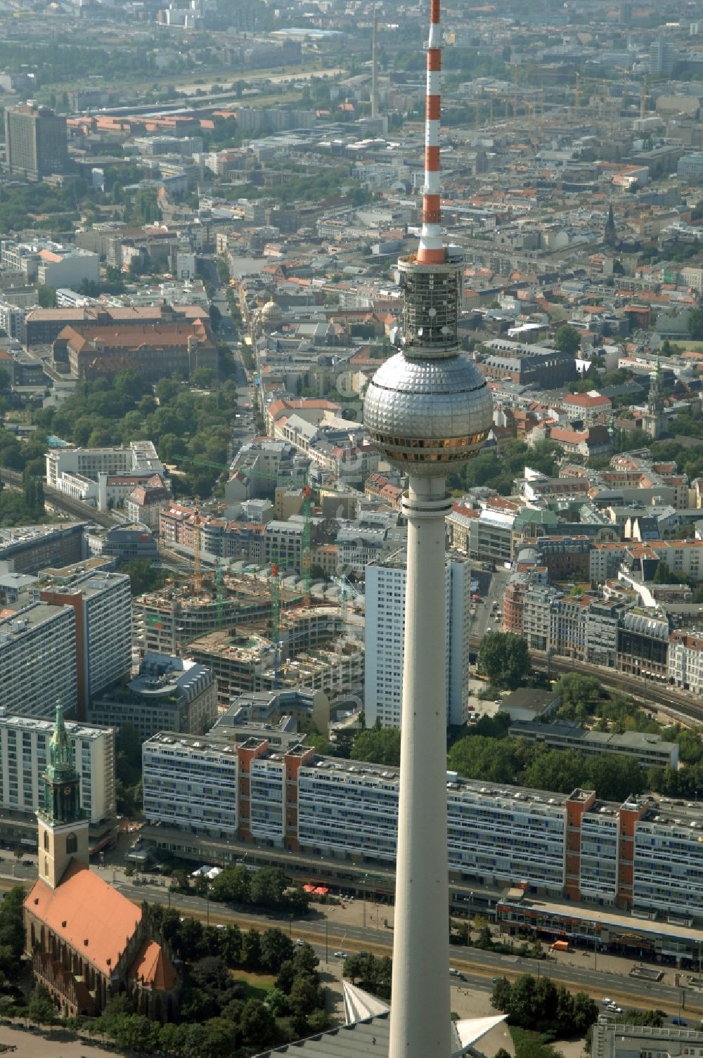 Luftbild Berlin - Fernmeldeturm und Fernsehturm im Ortsteil Mitte in Berlin, Deutschland