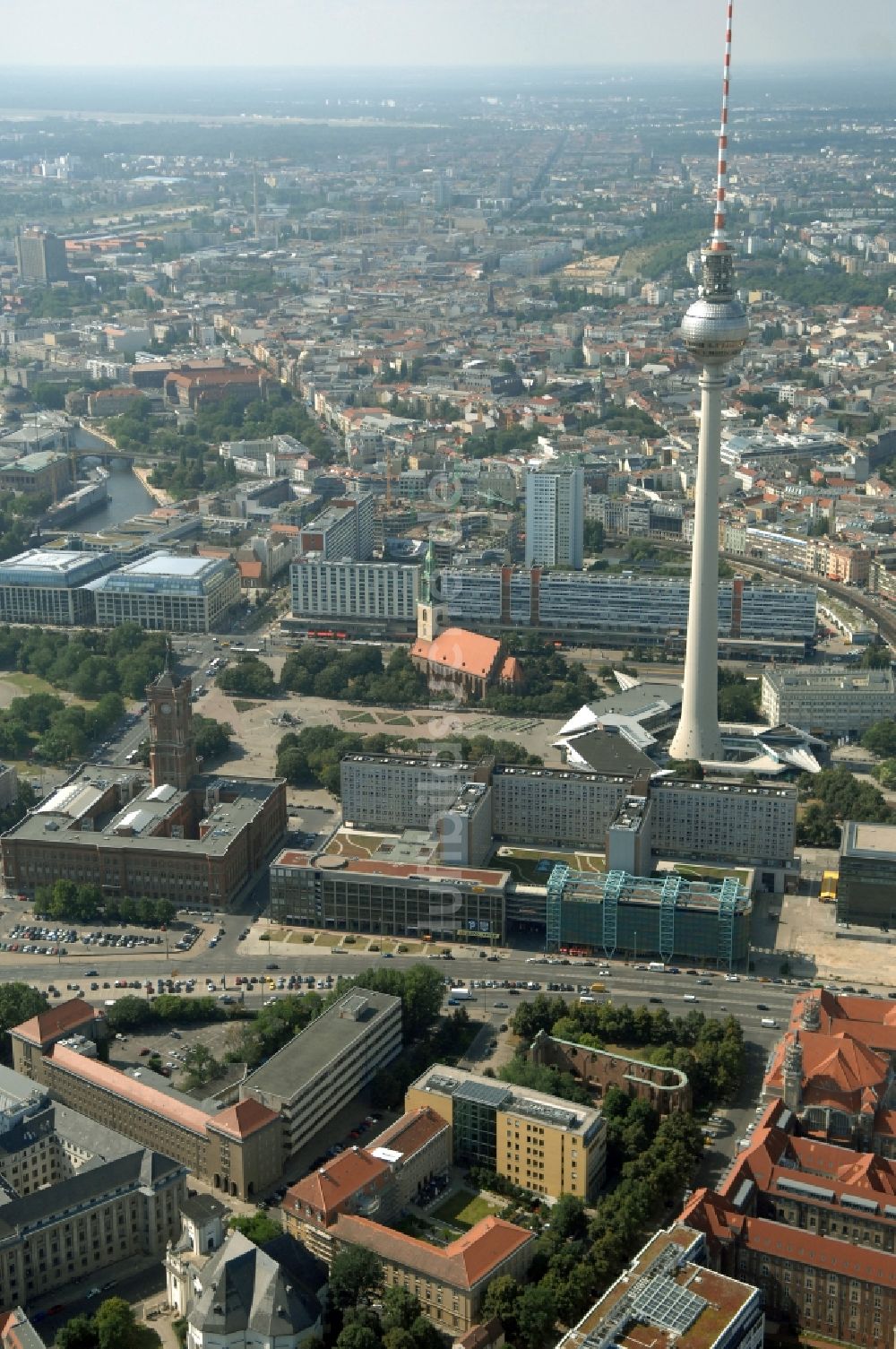 Luftbild Berlin - Fernmeldeturm und Fernsehturm im Ortsteil Mitte in Berlin, Deutschland