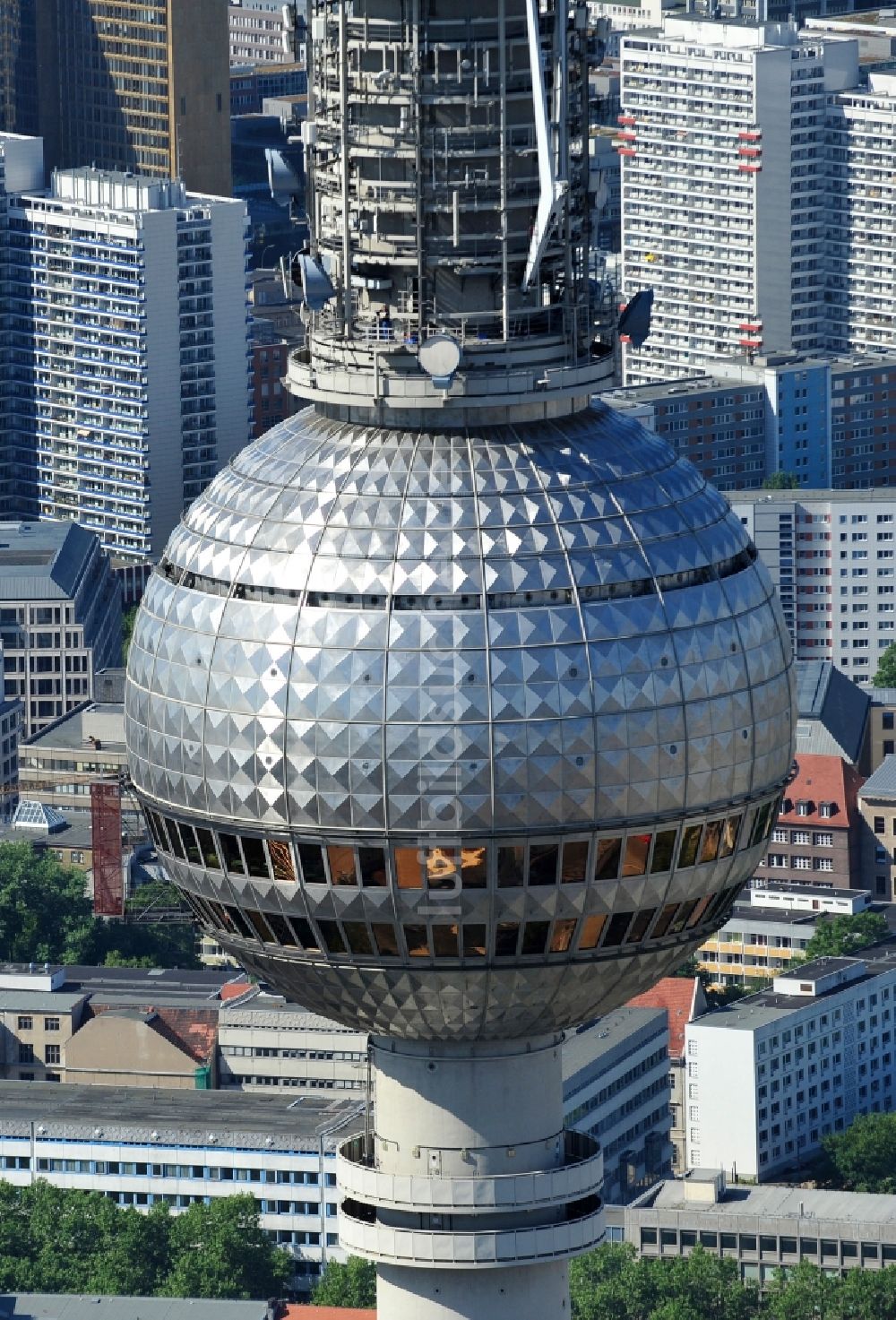 Luftbild Berlin - Fernmeldeturm und Fernsehturm im Ortsteil Mitte in Berlin, Deutschland