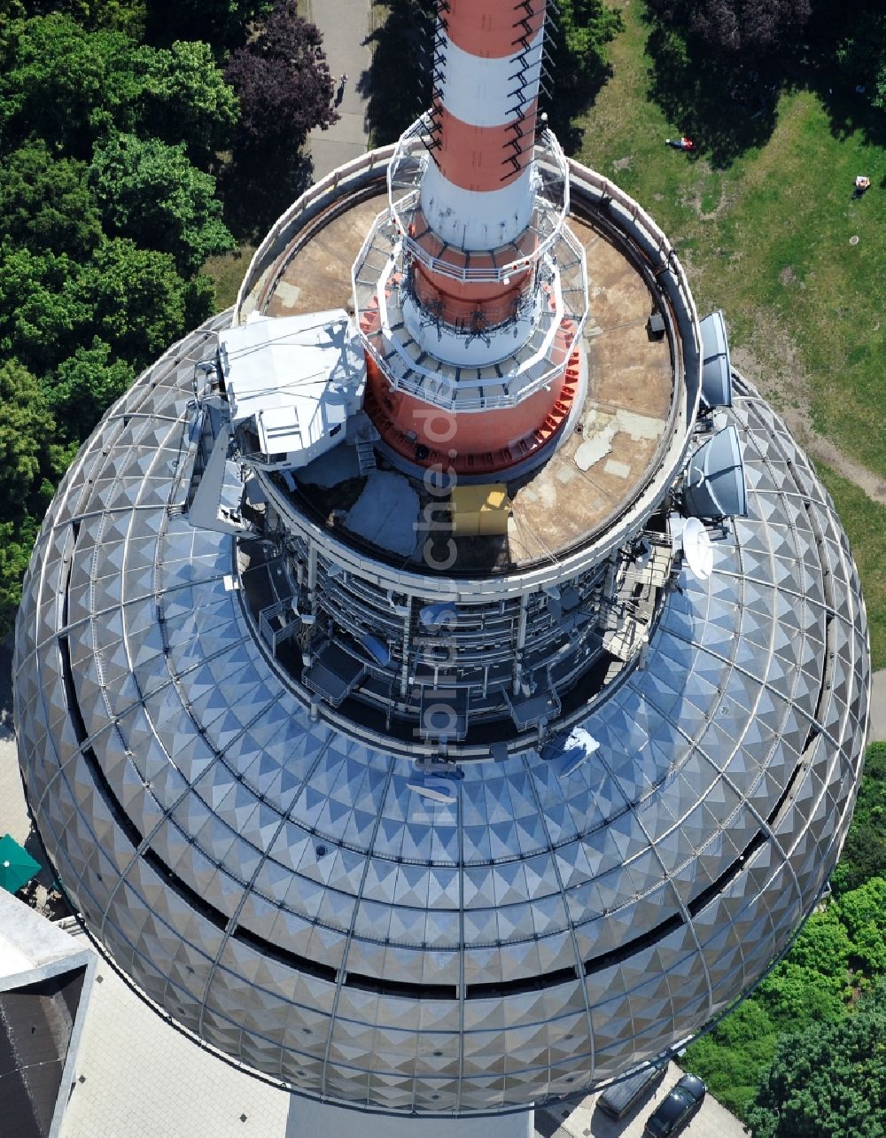 Luftbild Berlin - Fernmeldeturm und Fernsehturm im Ortsteil Mitte in Berlin, Deutschland