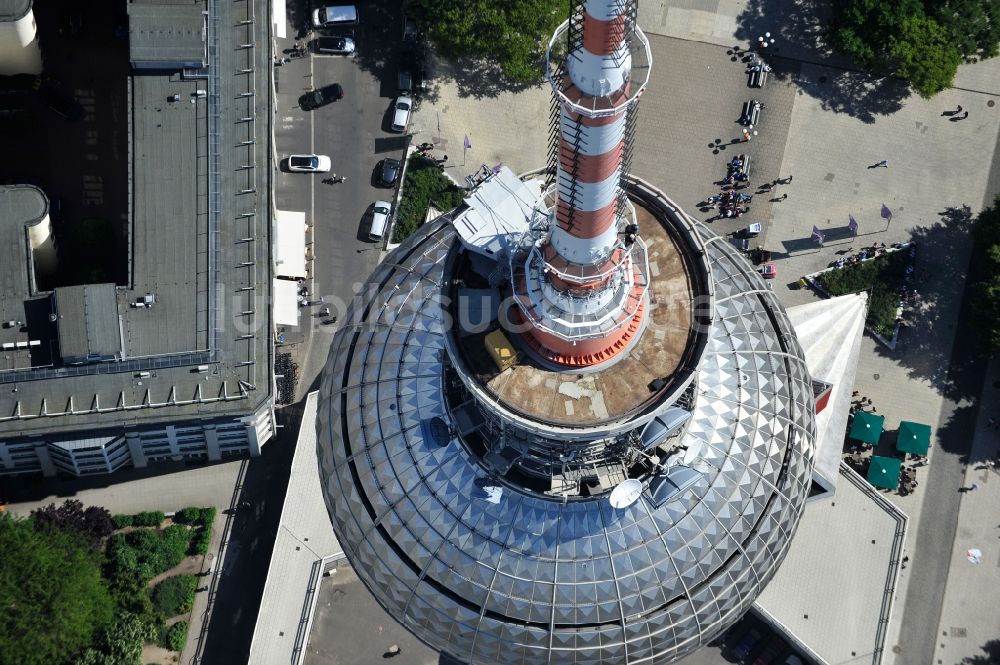 Luftbild Berlin - Fernmeldeturm und Fernsehturm im Ortsteil Mitte in Berlin, Deutschland