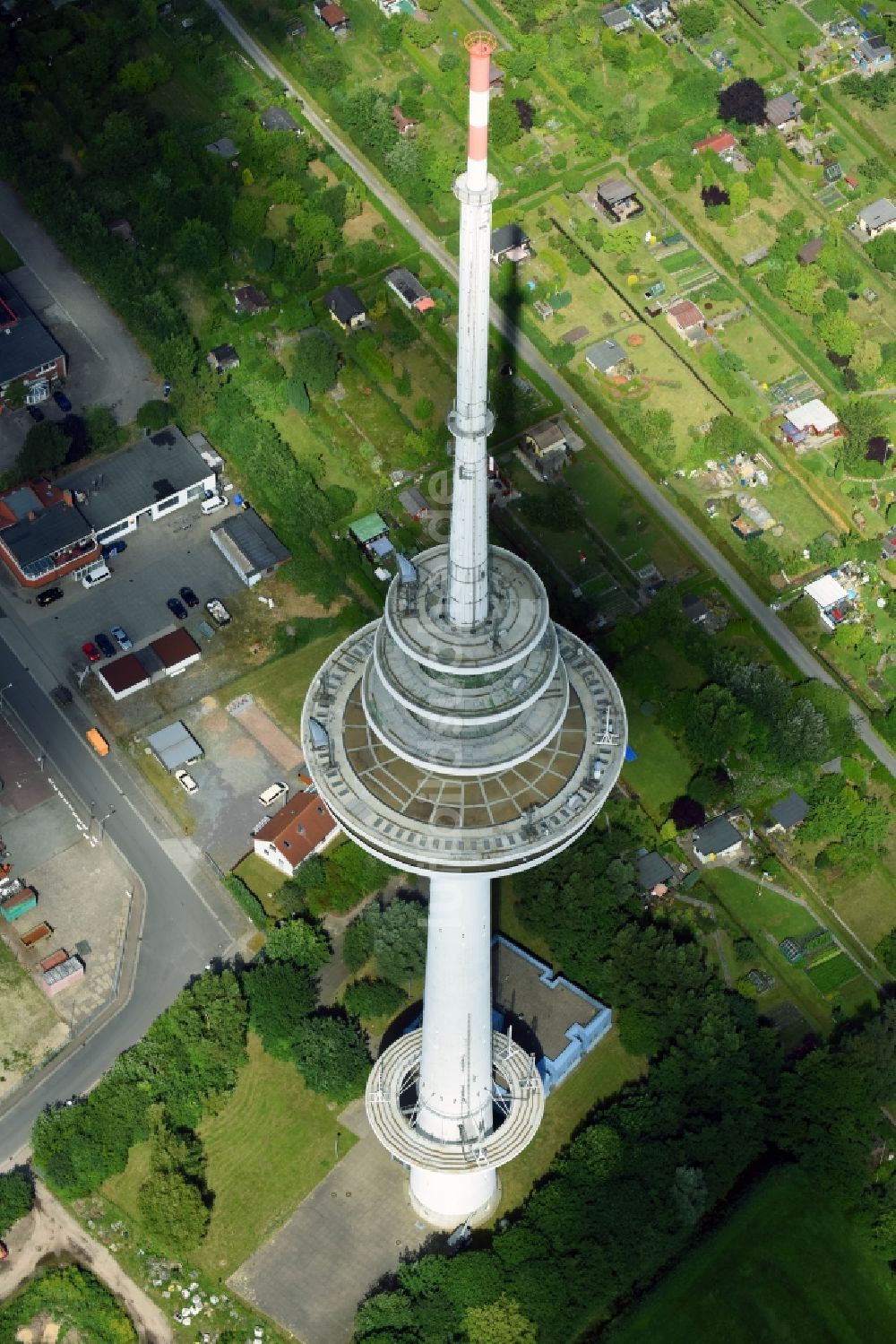 Cuxhaven von oben - Fernmeldeturm und Fernsehturm im Ortsteil Süder- und Westerwisch in Cuxhaven im Bundesland Niedersachsen, Deutschland