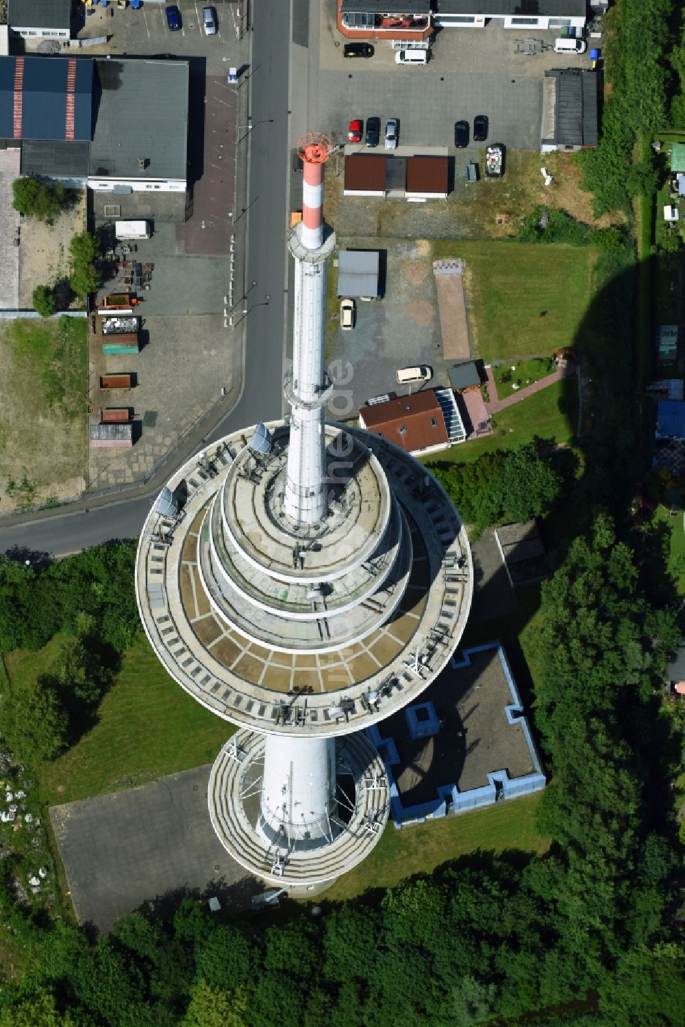 Cuxhaven von oben - Fernmeldeturm und Fernsehturm im Ortsteil Süder- und Westerwisch in Cuxhaven im Bundesland Niedersachsen, Deutschland