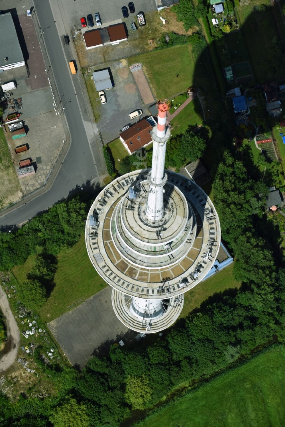 Cuxhaven aus der Vogelperspektive: Fernmeldeturm und Fernsehturm im Ortsteil Süder- und Westerwisch in Cuxhaven im Bundesland Niedersachsen, Deutschland