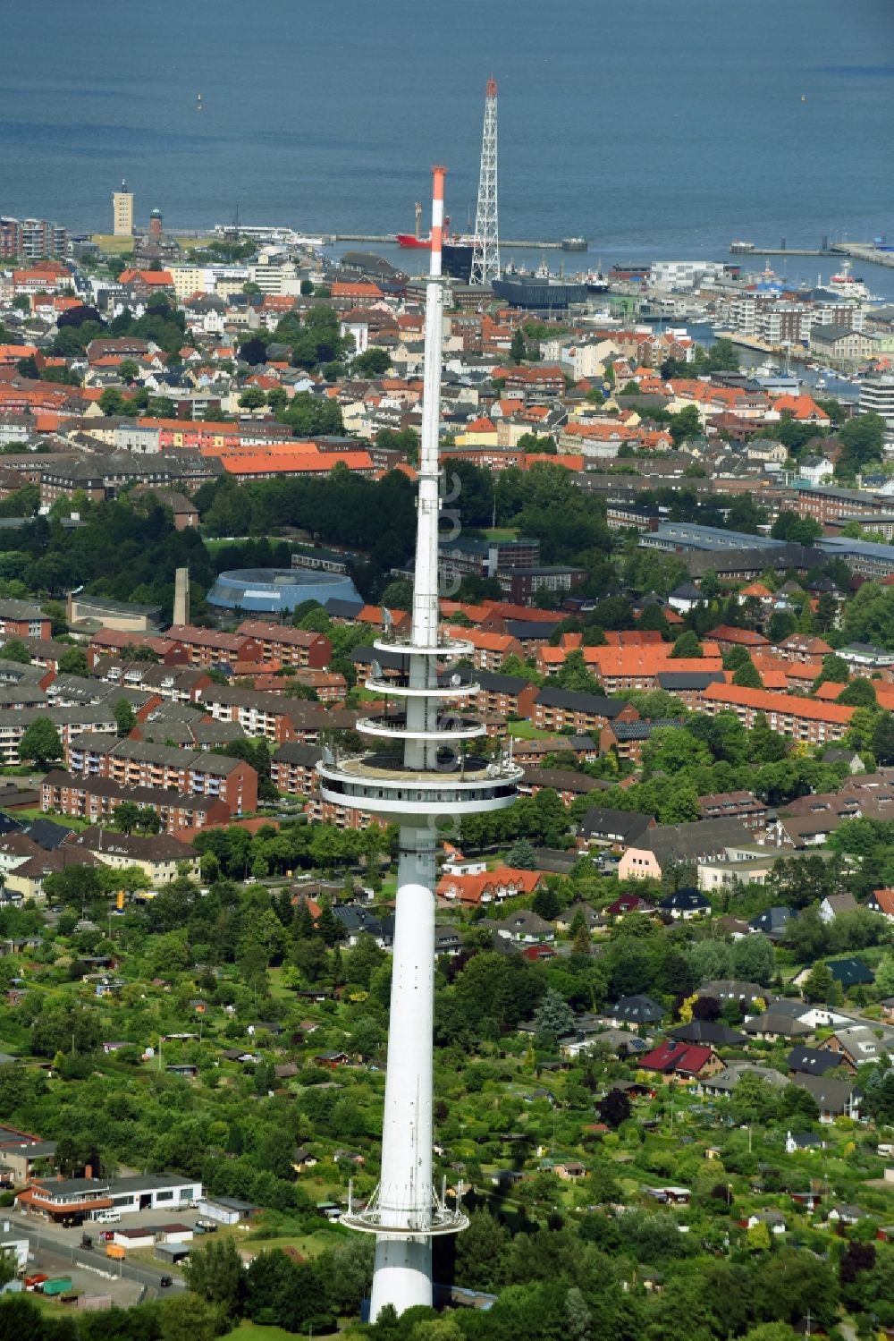 Luftbild Cuxhaven - Fernmeldeturm und Fernsehturm im Ortsteil Süder- und Westerwisch in Cuxhaven im Bundesland Niedersachsen, Deutschland