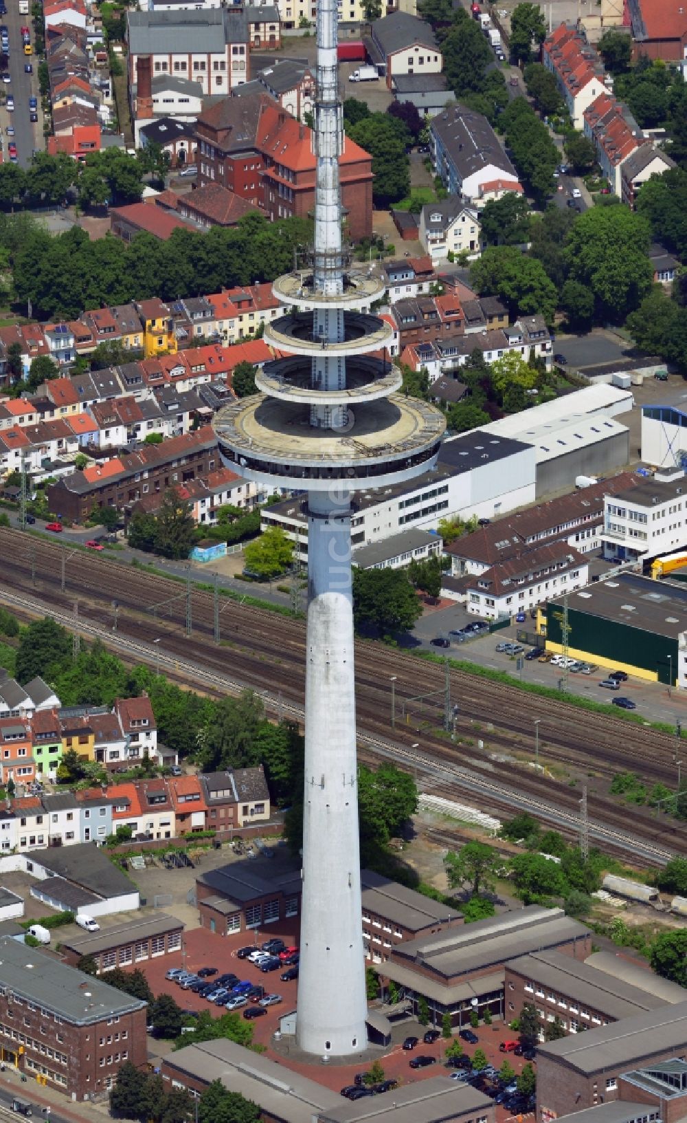 Luftaufnahme Bremen - Fernmeldeturm und Fernsehturm im Ortsteil Walle in Bremen, Deutschland