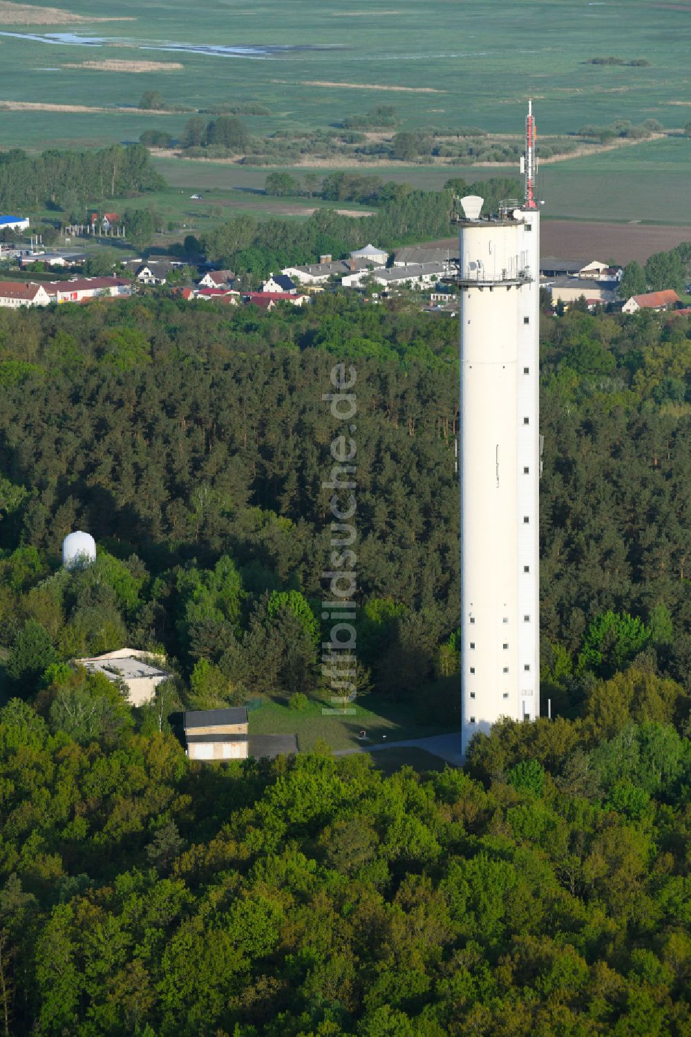 Rhinow von oben - Fernmeldeturm und Fernsehturm in Rhinow im Bundesland Brandenburg, Deutschland