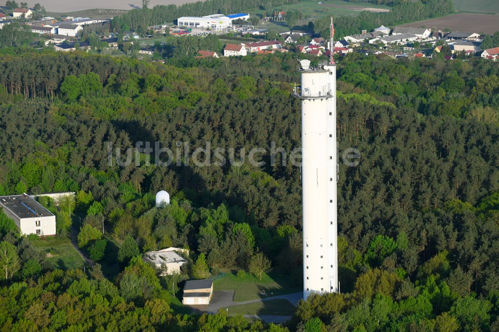 Rhinow aus der Vogelperspektive: Fernmeldeturm und Fernsehturm in Rhinow im Bundesland Brandenburg, Deutschland