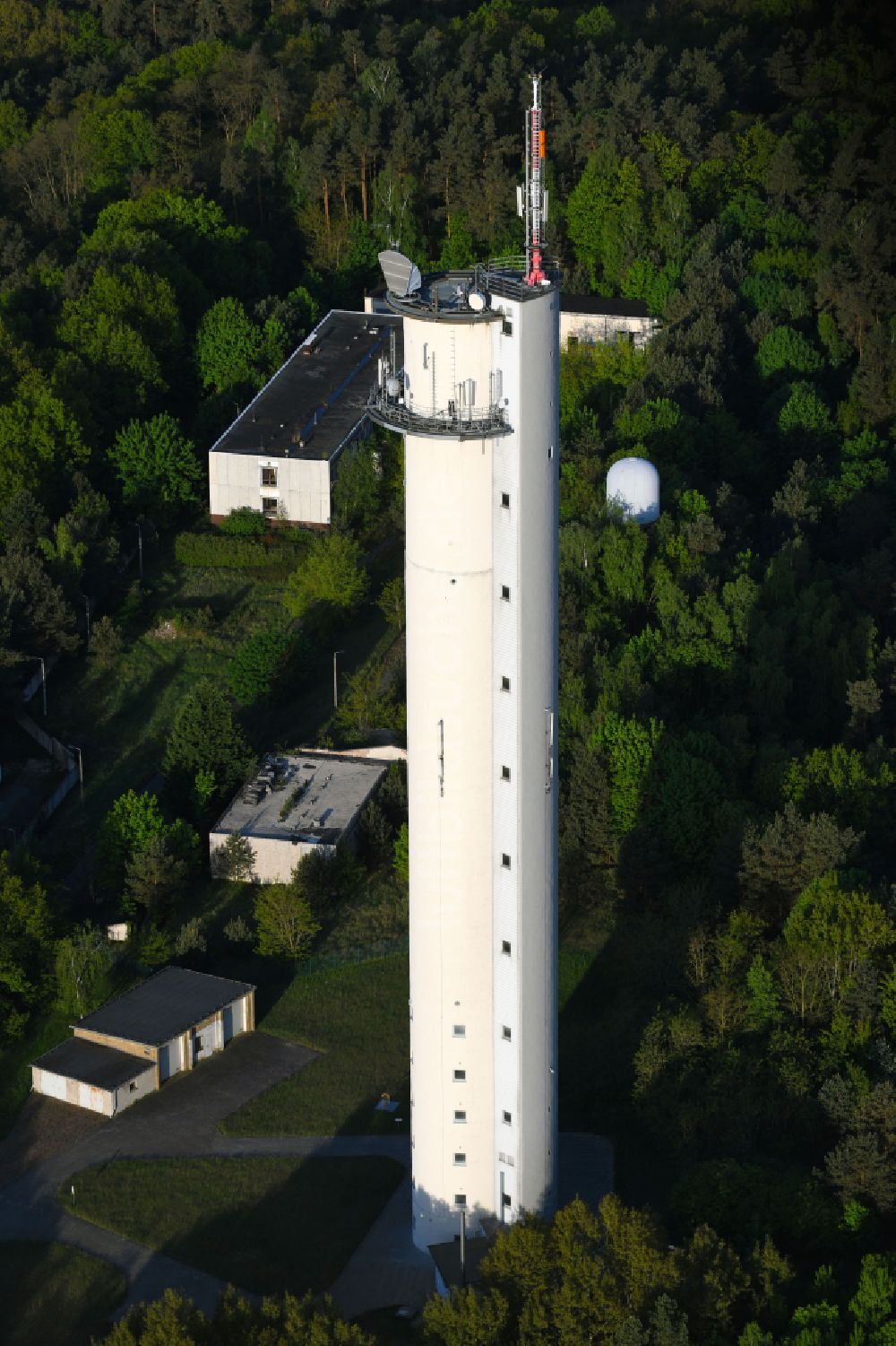 Luftaufnahme Rhinow - Fernmeldeturm und Fernsehturm in Rhinow im Bundesland Brandenburg, Deutschland