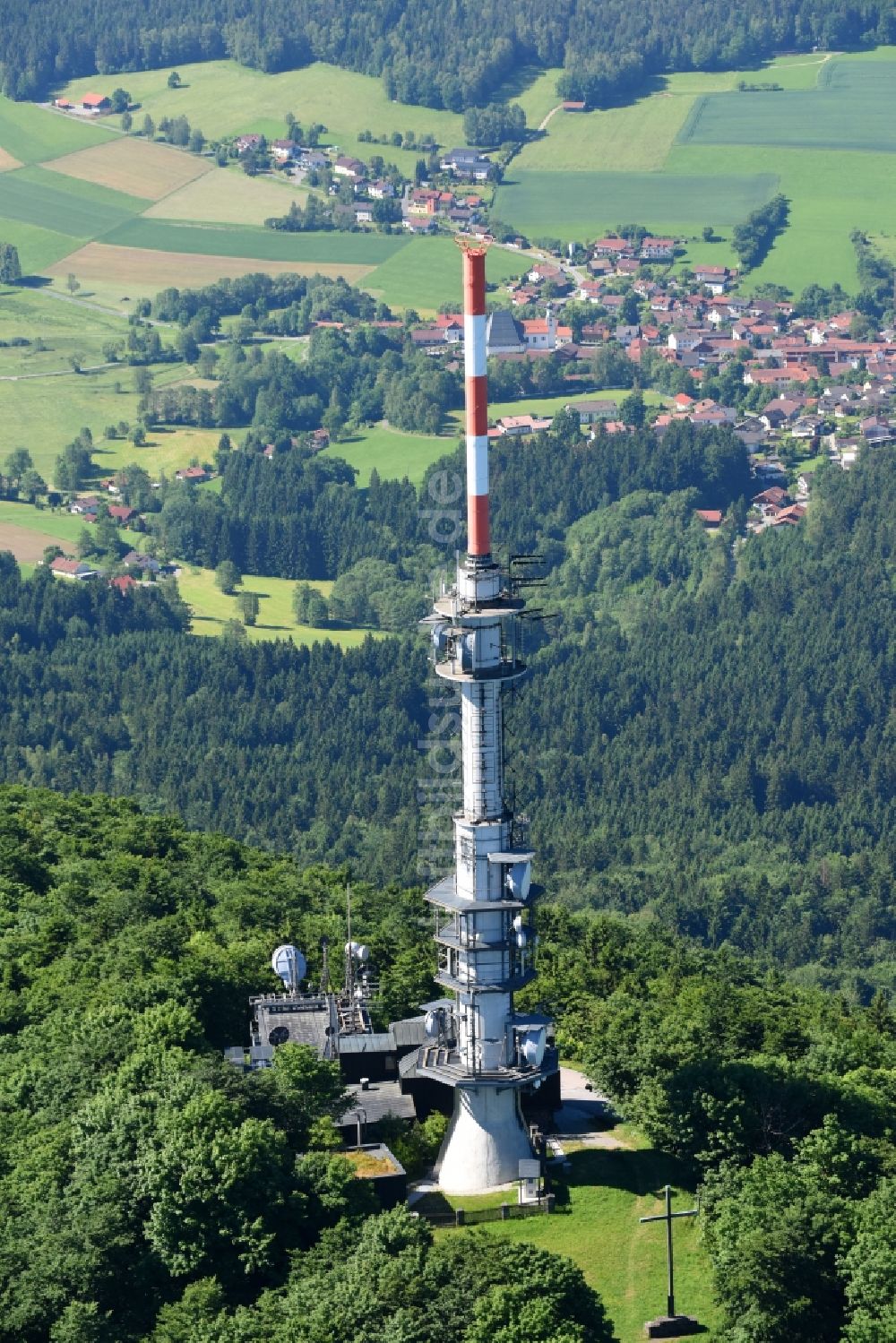 Rimbach von oben - Fernmeldeturm und Fernsehturm in Rimbach im Bundesland Bayern, Deutschland