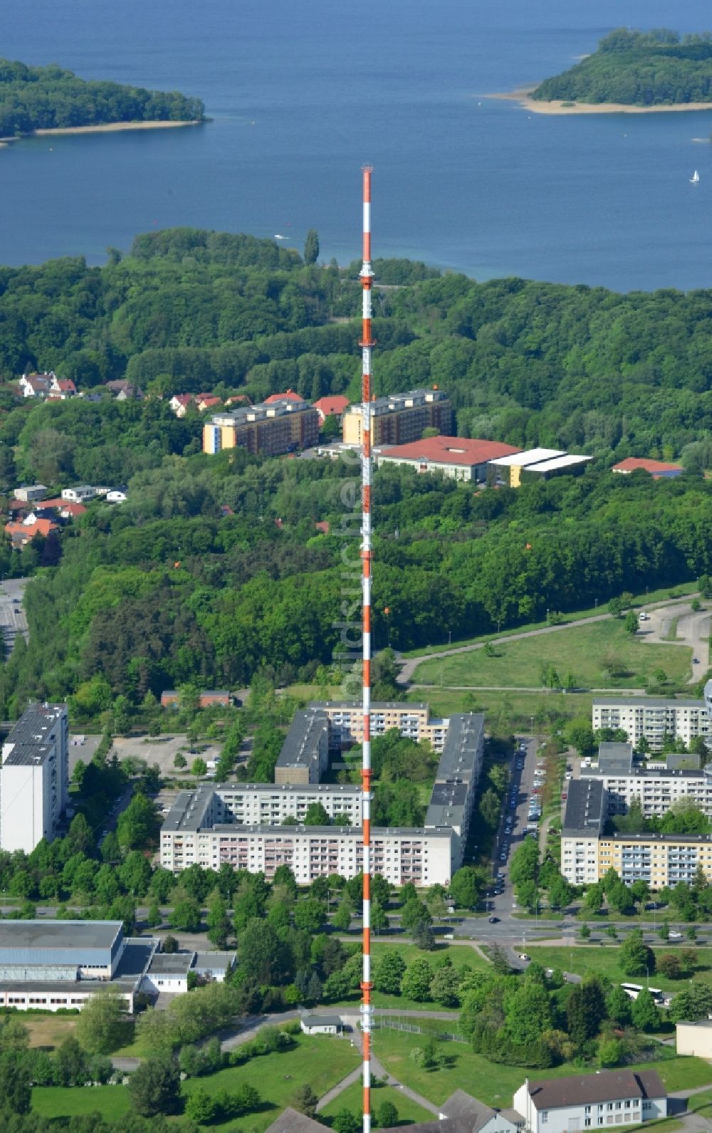 Schwerin aus der Vogelperspektive: Fernmeldeturm und Fernsehturm in Schwerin im Bundesland Mecklenburg-Vorpommern