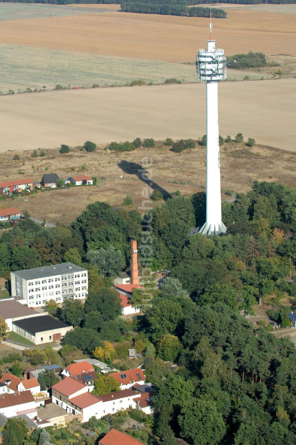 Luftaufnahme Schönwalde-Glien OT Pernewitz - Fernmeldeturm / Funkturm Pernewitz