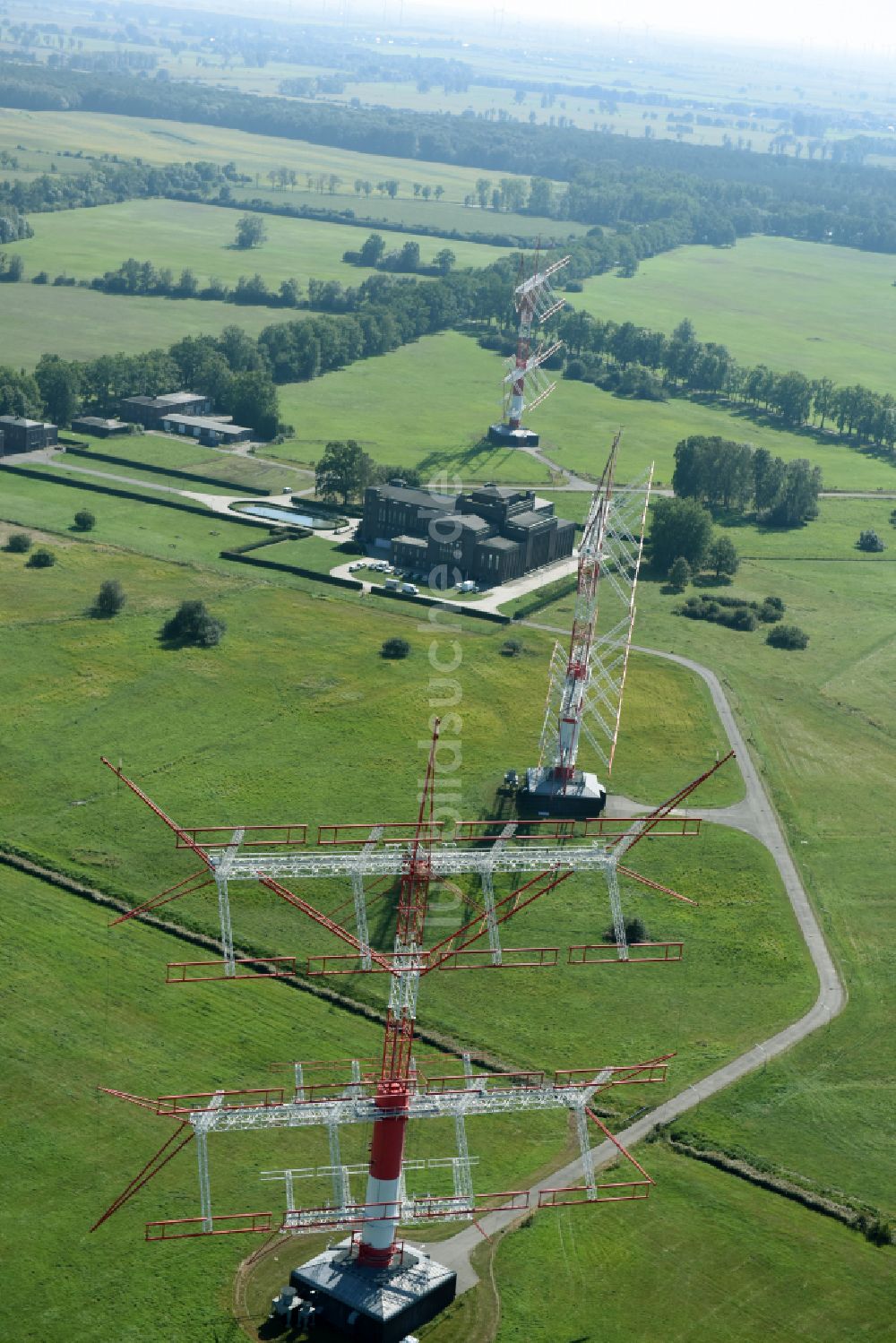 Weinberg aus der Vogelperspektive: Fernmeldeturm und Grundnetzsender Großfunkstelle Nauen in Weinberg im Bundesland Brandenburg, Deutschland