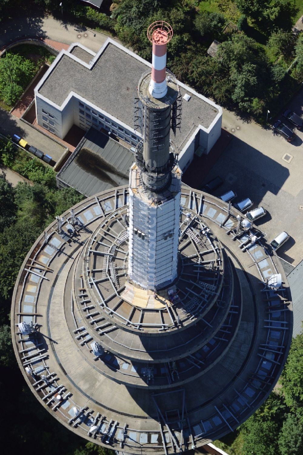 Kiel aus der Vogelperspektive: Fernmeldeturm im Vieburger Gehölz in Kiel im Bundesland Schleswig-Holstein