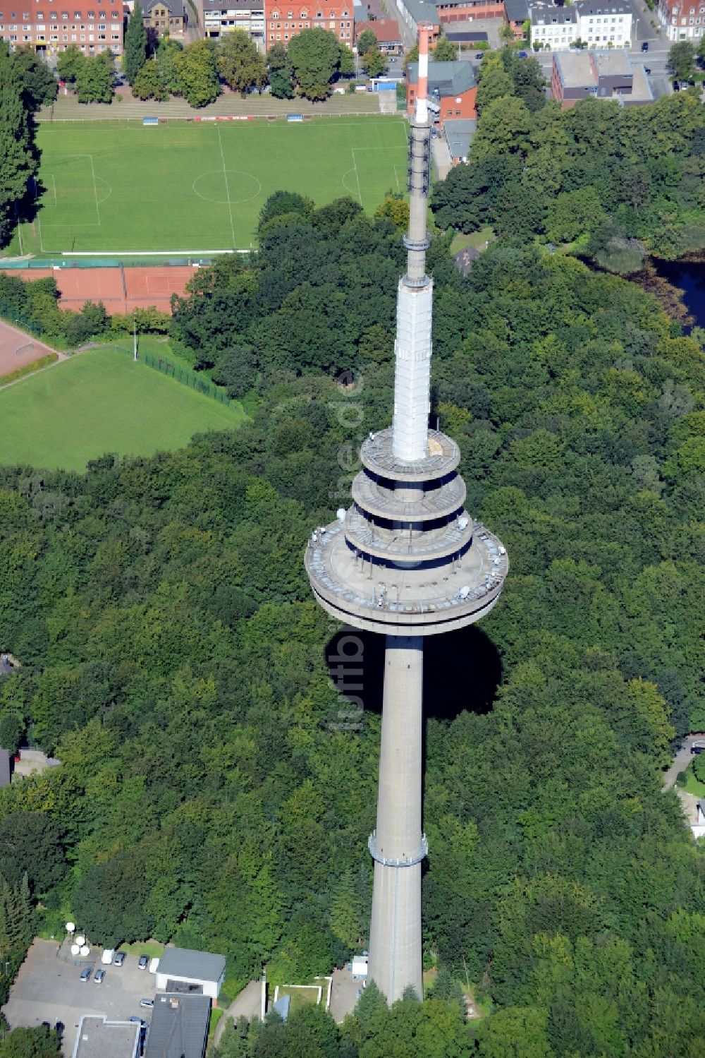 Luftaufnahme Kiel - Fernmeldeturm im Vieburger Gehölz in Kiel im Bundesland Schleswig-Holstein